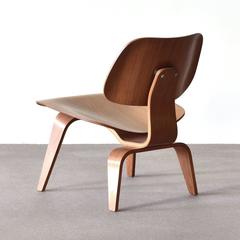 Chaise longue Eames LCW en noyer pour Herman Miller