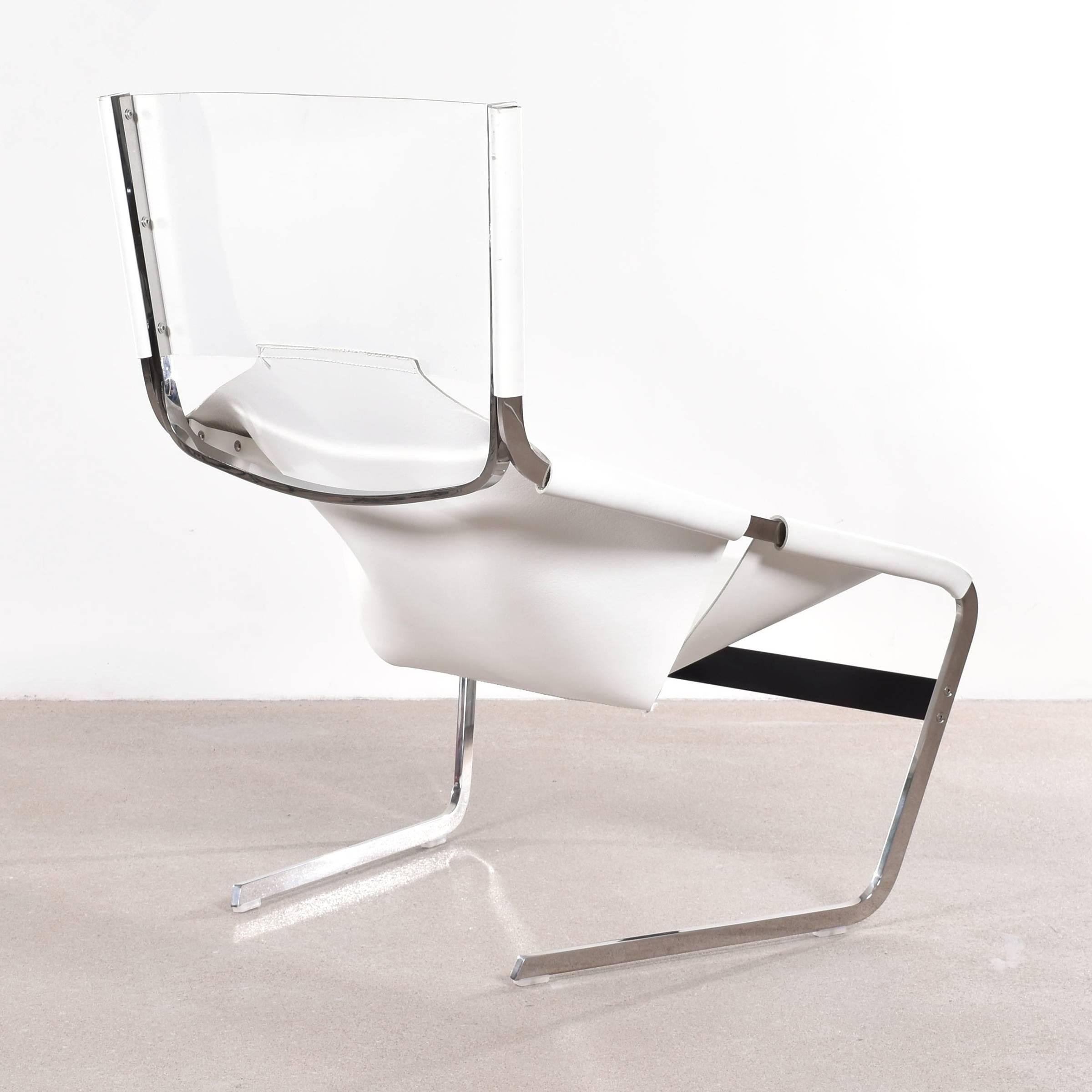 Sturdy, massive and comfortable lounge chair. Very good original condition. Signed with Artifort metal label.

Free shipping for European destinations!

We strive for a high level of service and offer: White glove shipping, parcel shipping and