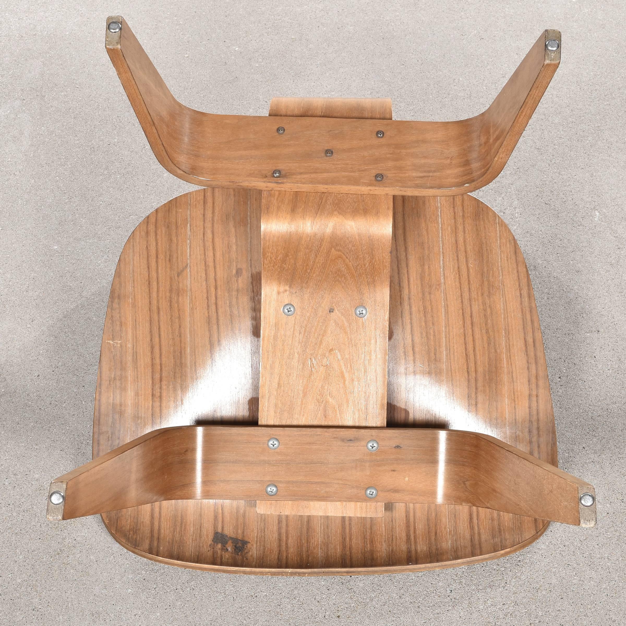 Plywood Eames LCW Walnut Lounge Chair for Herman Miller