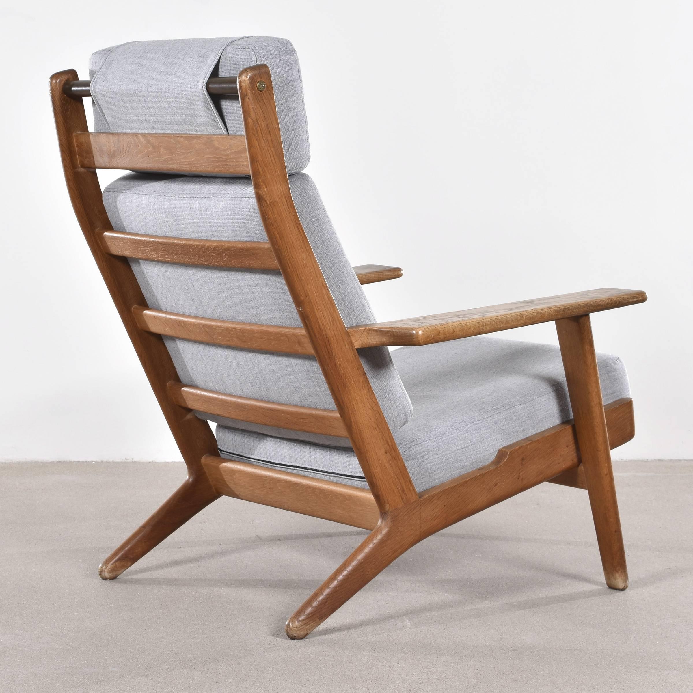 Hans Wegner GE290 lounge high back armchair. Oak frame with new upholstered cushions. All in good condition.

Free shipping for European destinations!

We strive for a high level of service and offer: White glove shipping, parcel shipping and