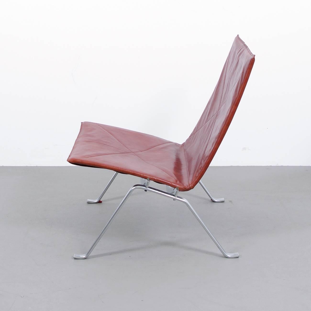 Nice example of the iconic PK22 easy chair. E Kold Christensen edition with red light patinated leather. Very good condition. Signed with impressed manufacturer's mark.