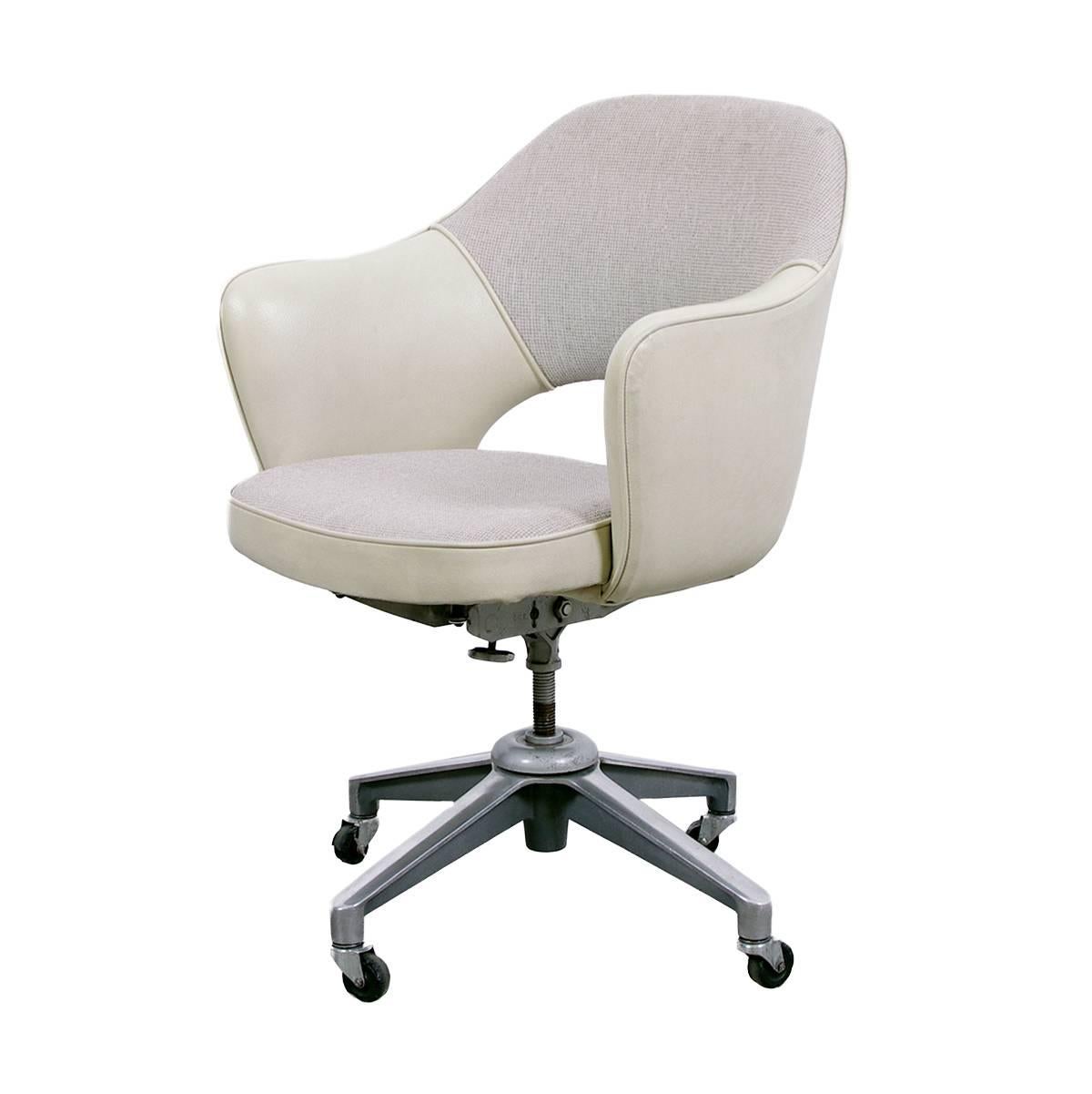 Eero Saarinen Executive Swivel Armchairs for Knoll