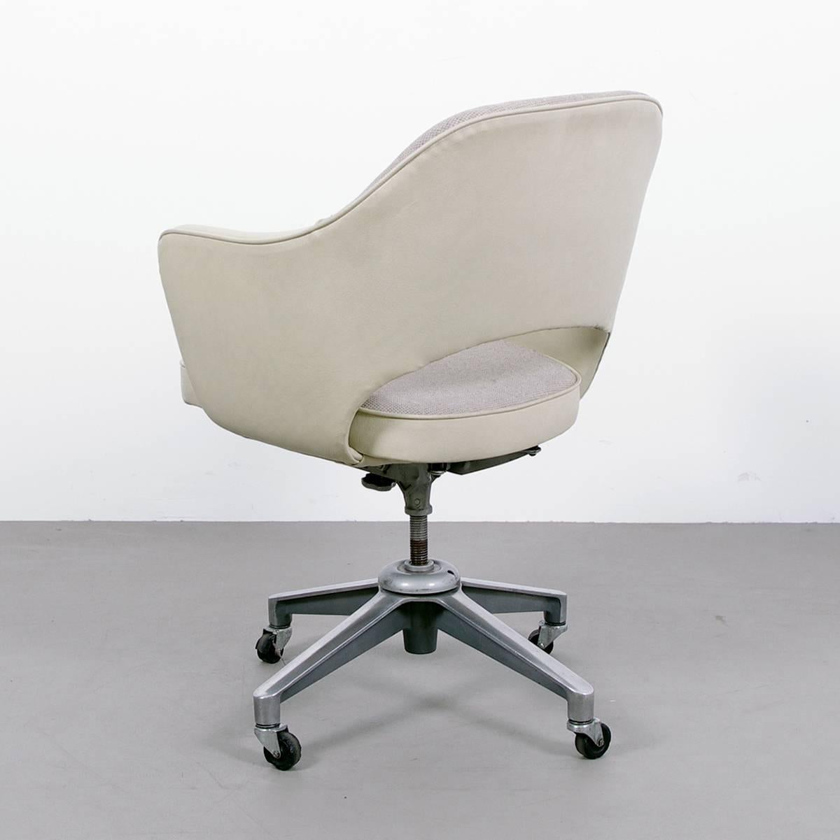 American Eero Saarinen Executive Swivel Armchairs for Knoll