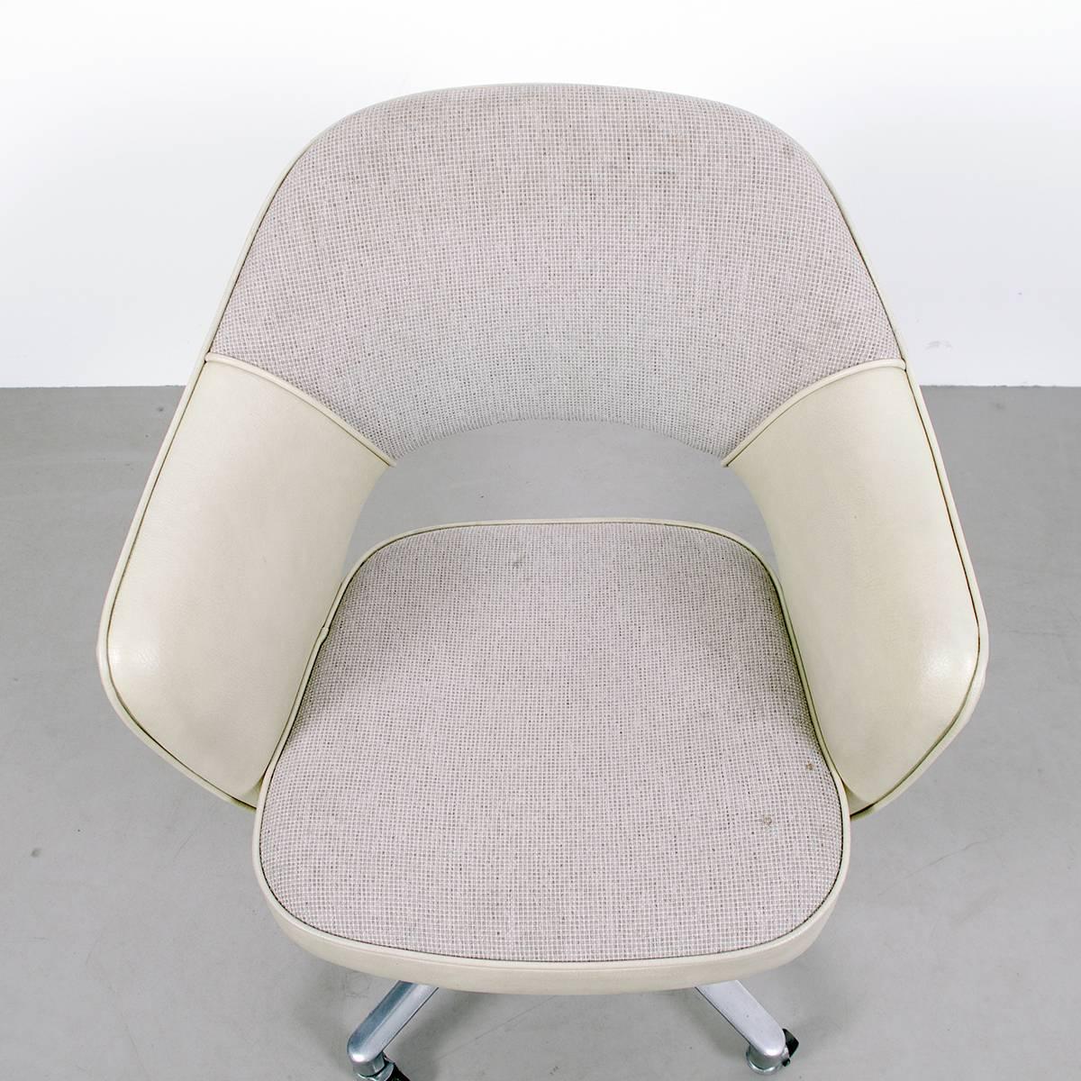 Mid-20th Century Eero Saarinen Executive Swivel Armchairs for Knoll