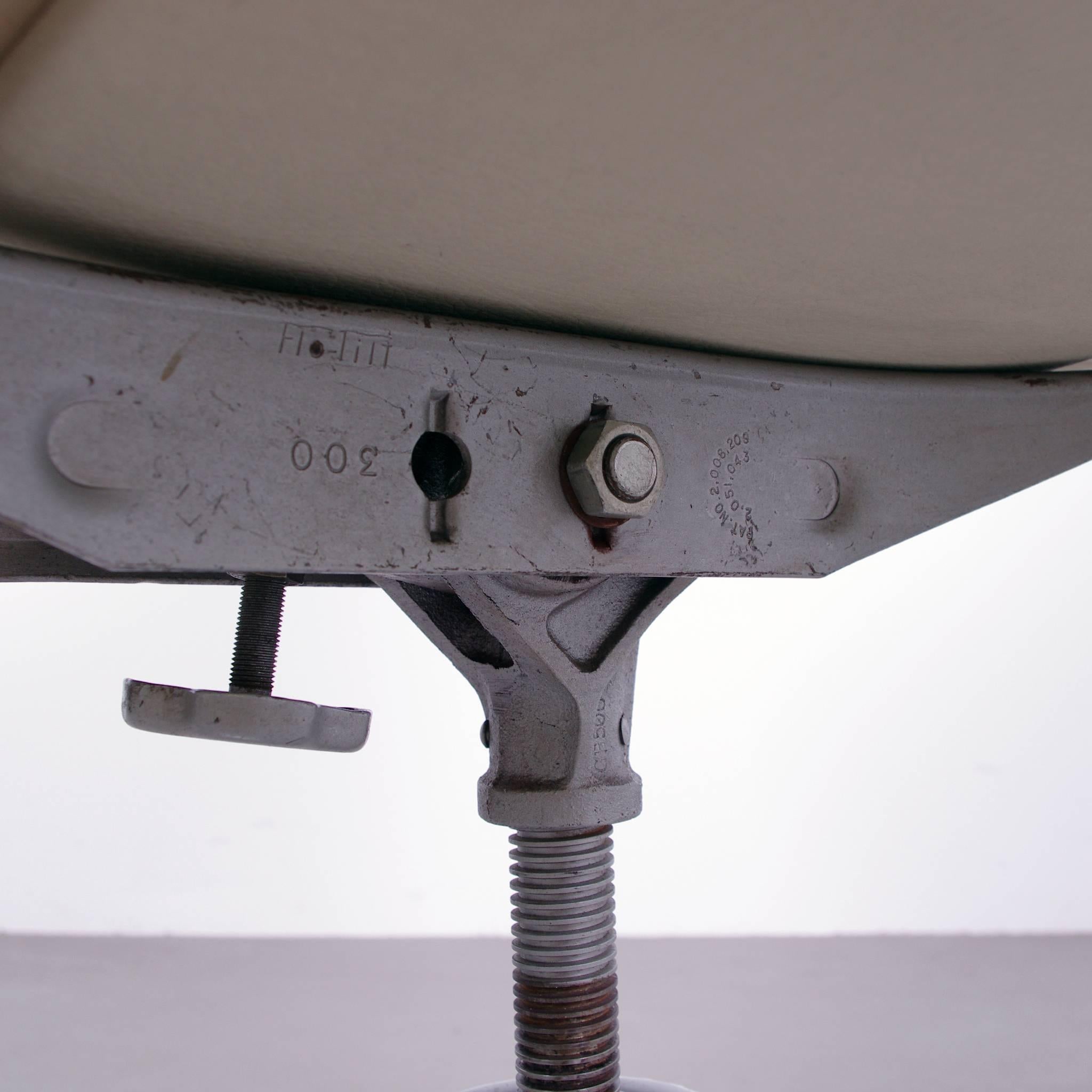 Fabric Eero Saarinen Executive Swivel Armchairs for Knoll