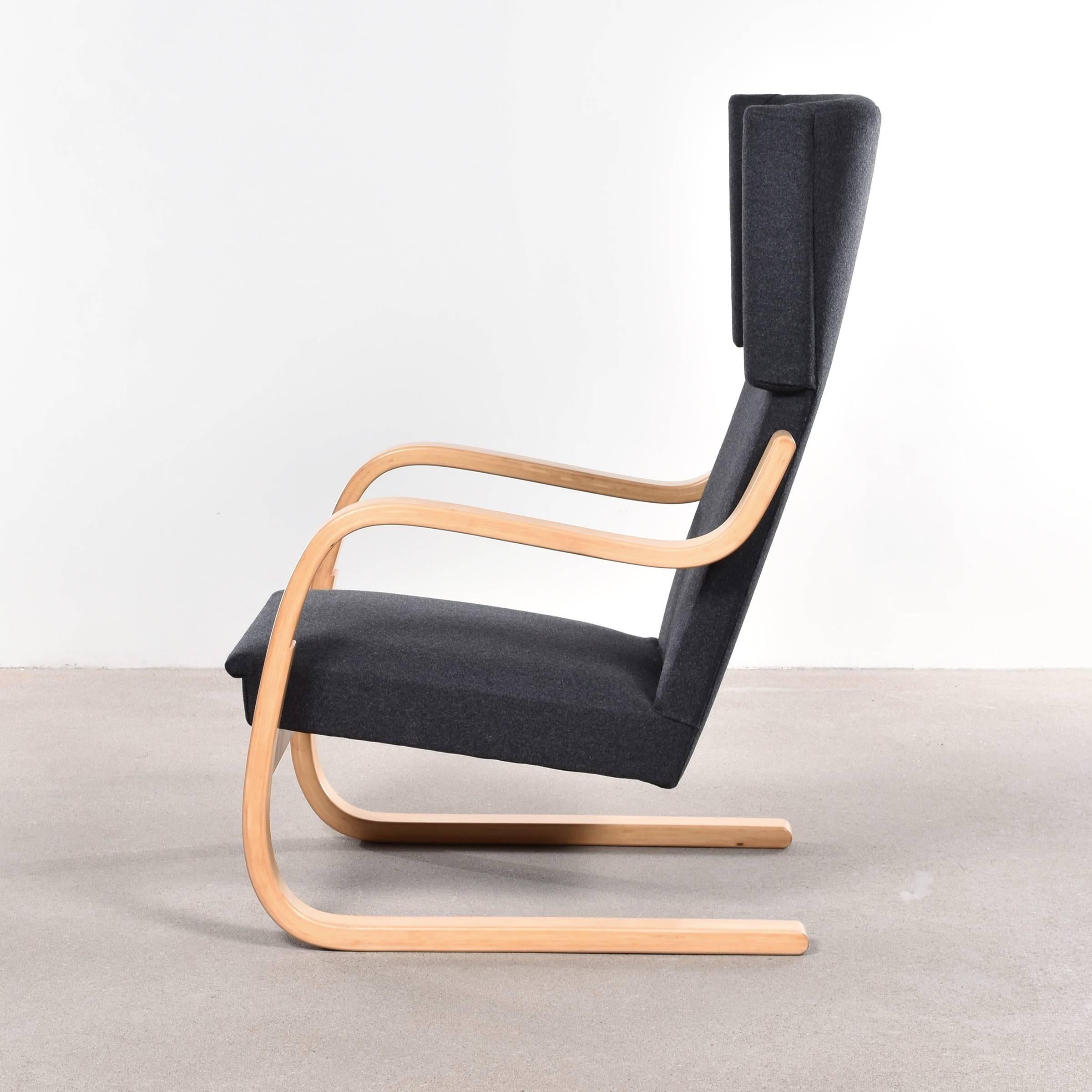 Alvar Aalto 401 wingback lounge chair for Artek, Finland. Birch plywood frame and new charcoal / dark grey wool upholstery. All in very good condition.

Free shipping for European destinations!

We strive for a high level of service and offer: