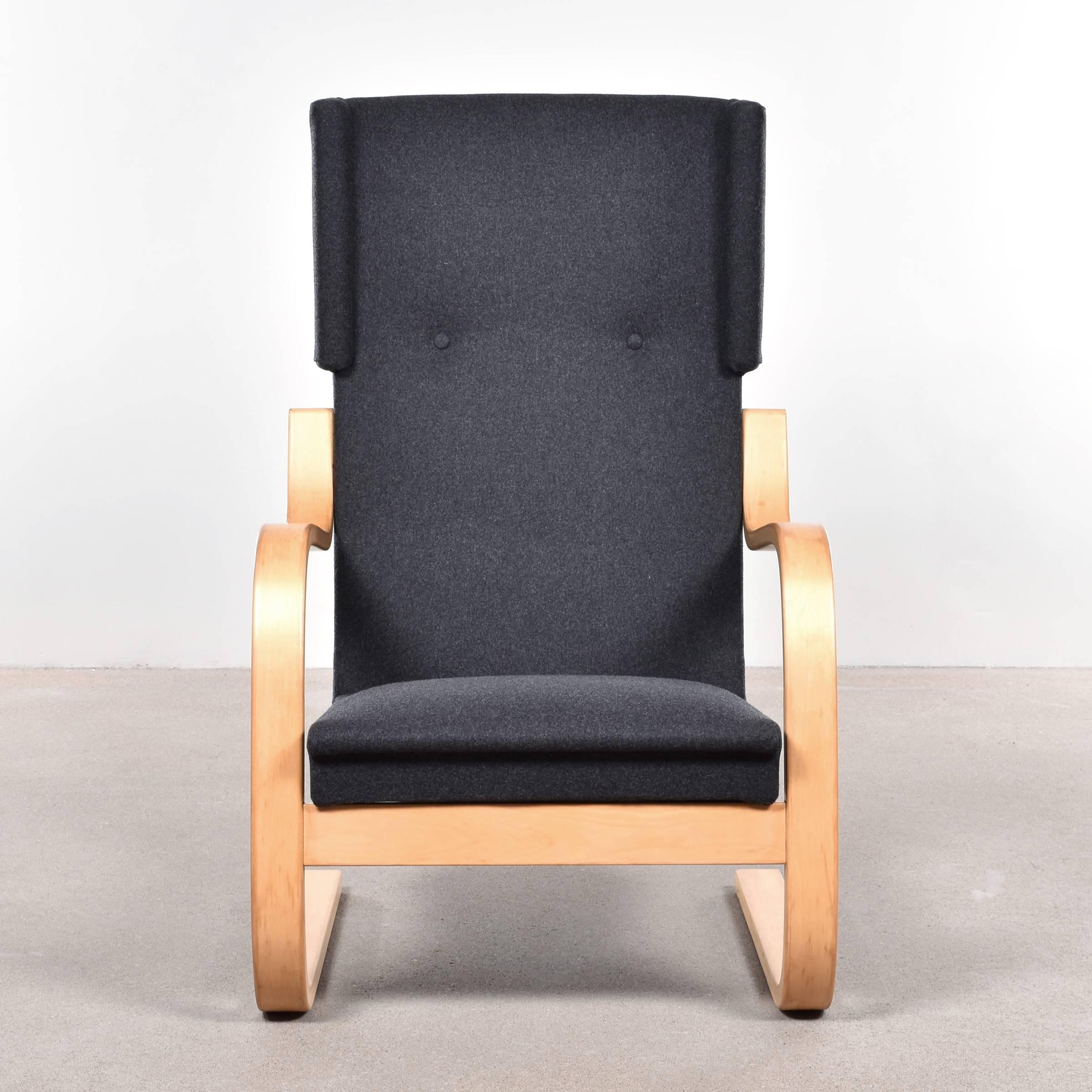 Alvar Aalto 401 Wingback Lounge Chair for Artek, Finland In Good Condition In Amsterdam, NL