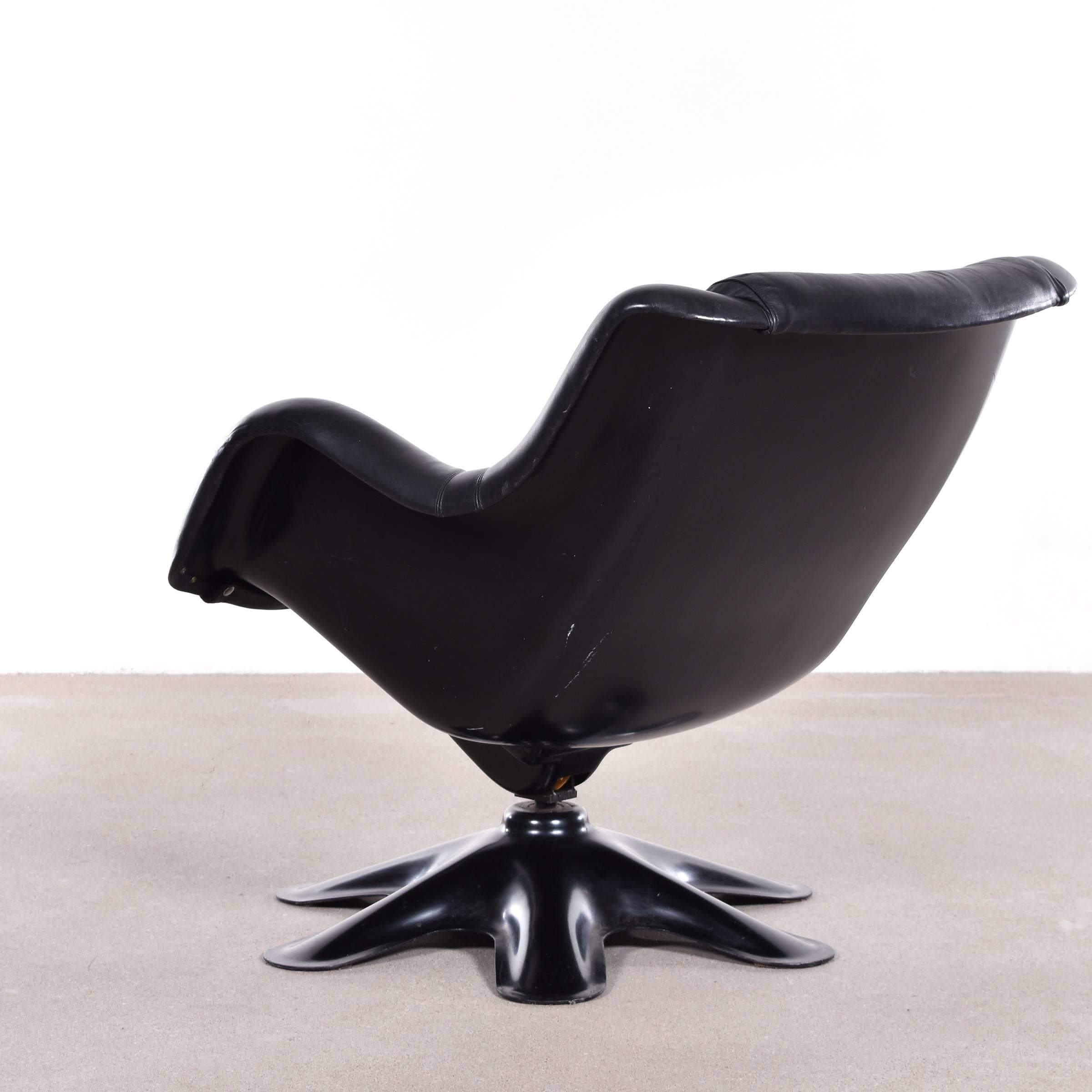 Rare lounge chair by Yrjö Kukkapuro. Black fiberglass shell and black leather upholstery all in good condition. Contact us if restauration is desired. Signed with manufacturer's label.

Free shipping for European destinations!

We strive for a
