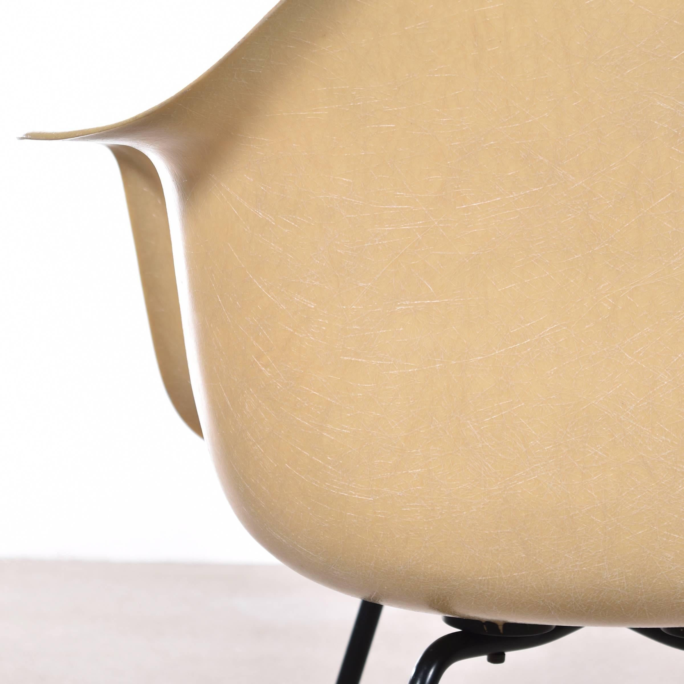 Mid-20th Century Eames Parchment Dax Dining Chair for Herman Miller USA Zenith Second Generation