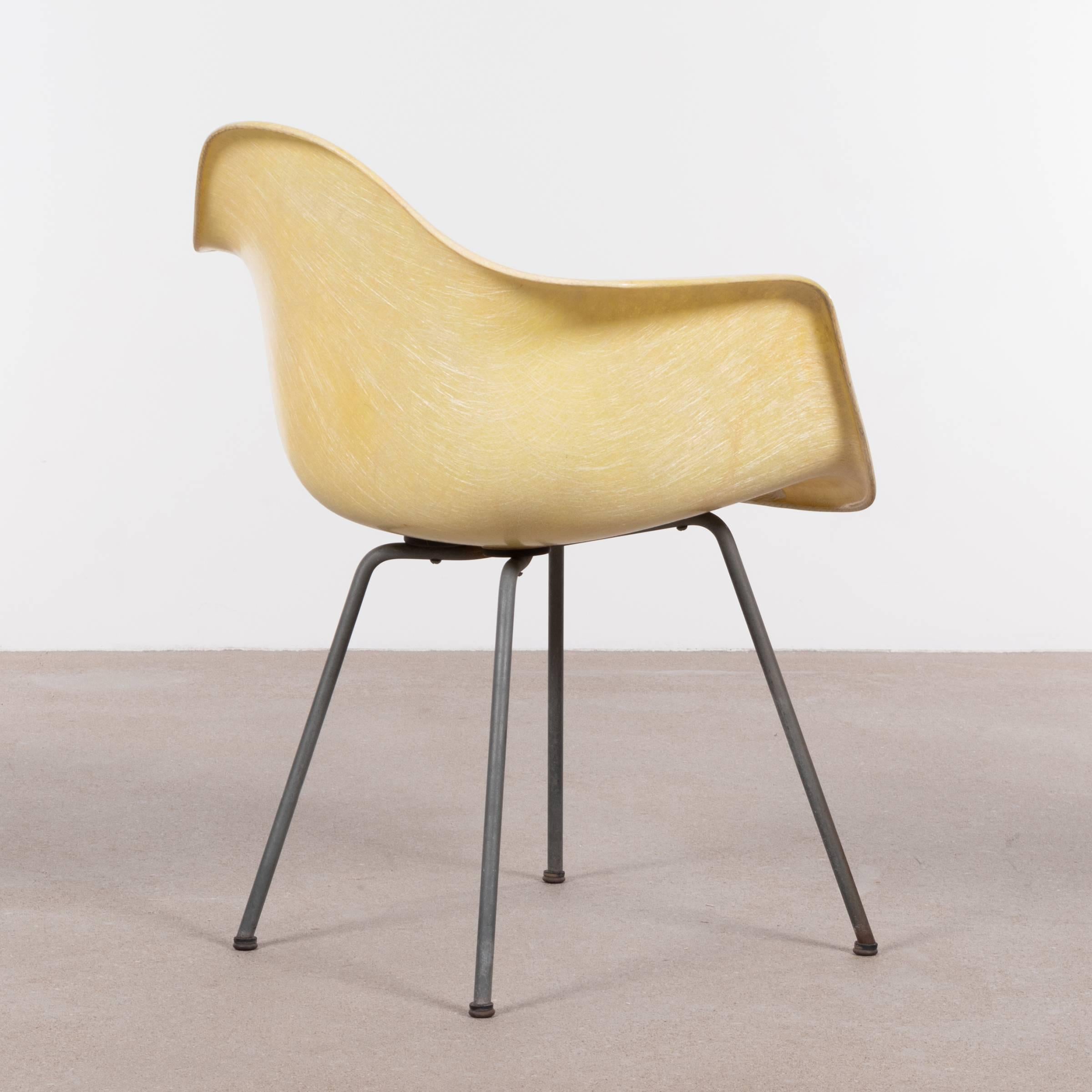 eames dax chair