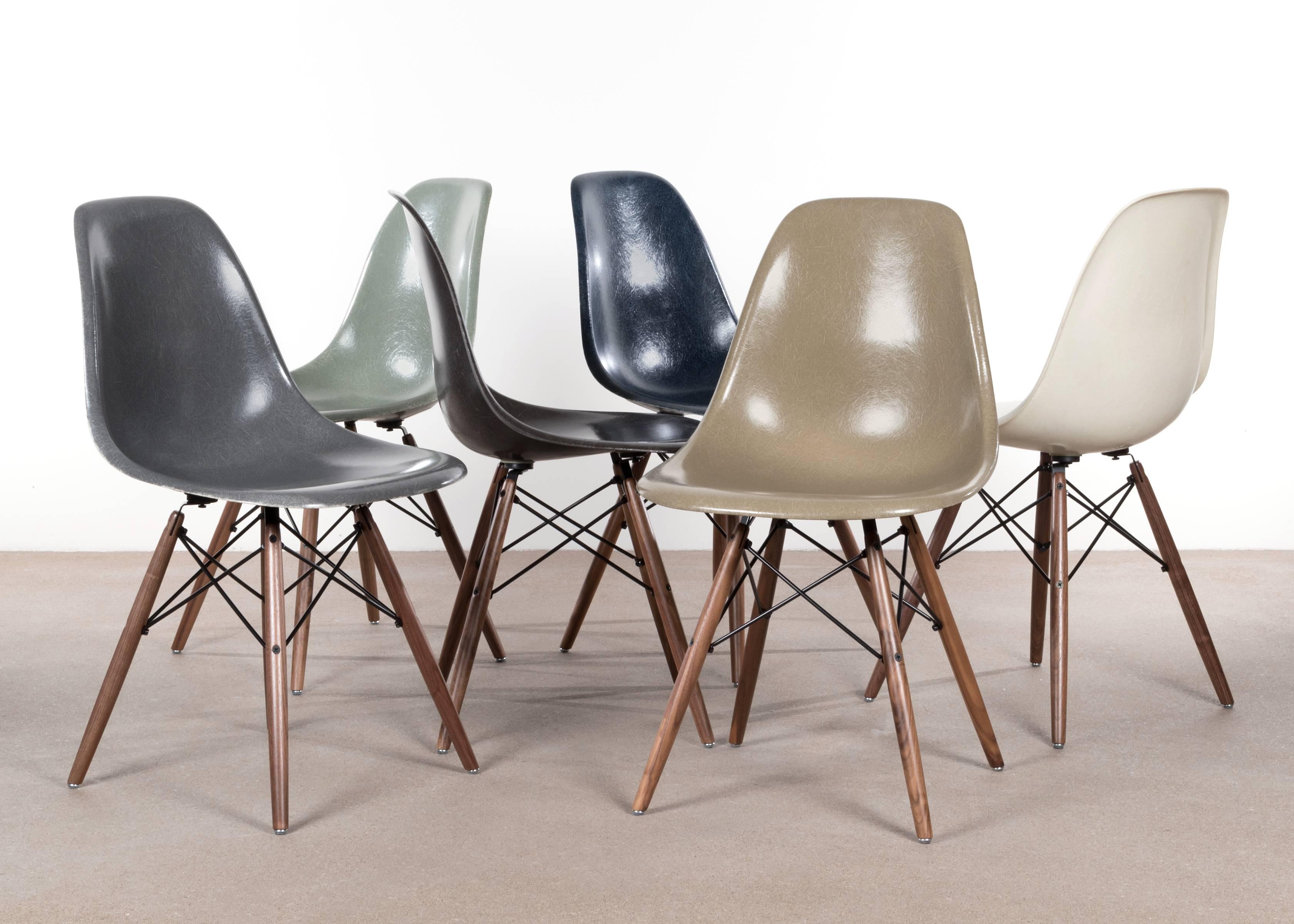 Beautiful iconic DSW chairs in natural colors: Parchment, raw umber, charcoal, elephant hide grey, sea foam green, navy blue.
Shells are in very good or excellent condition with only slight traces of use. Replaced shock mounts which guarantee save