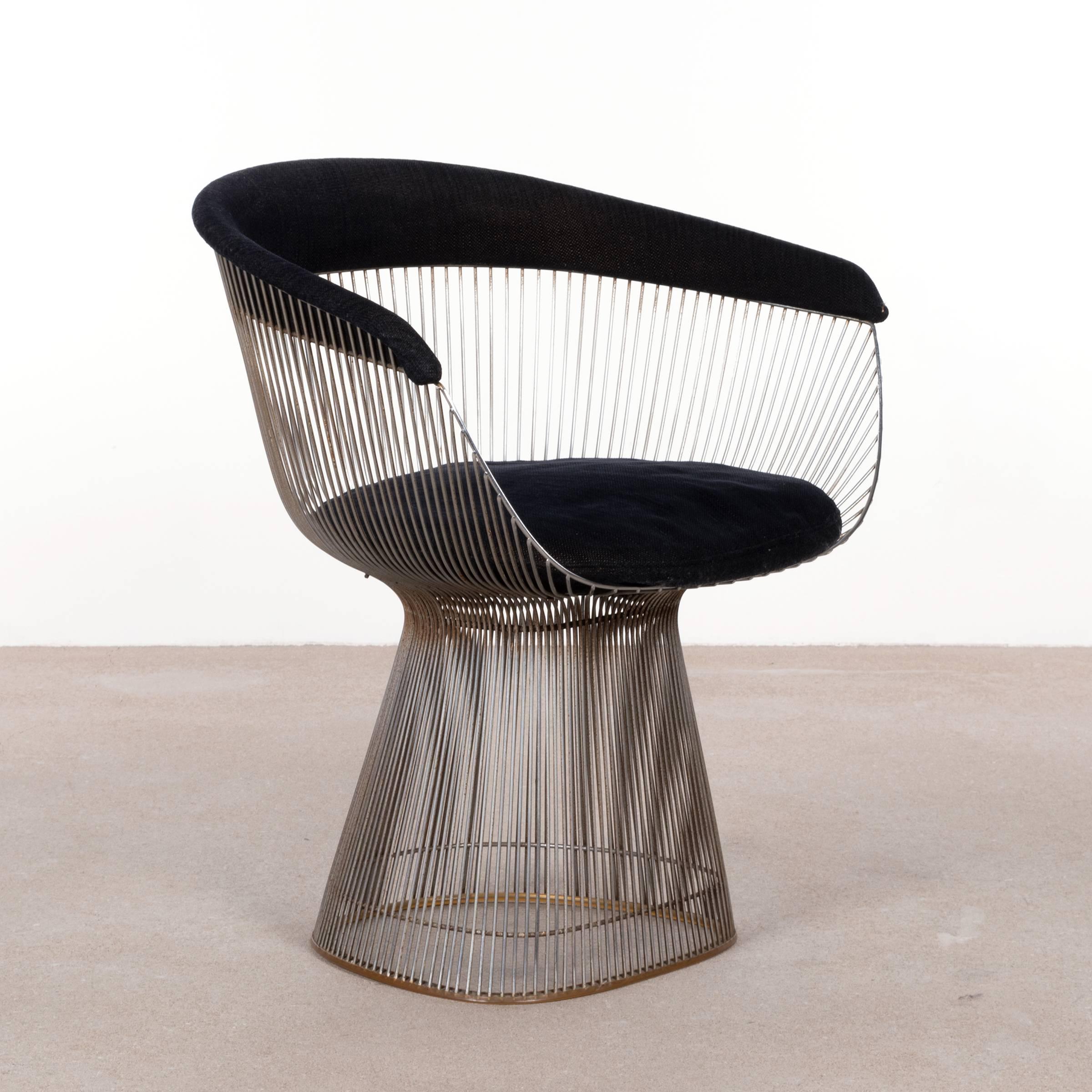 Elegant dining chairs (model 1725A) designed by Warren Platner for Knoll.
Nickel plated steel frames and black fabric in original condition. The chairs need restoration (polishing frames) and reupholstery is recommended, contact us for
