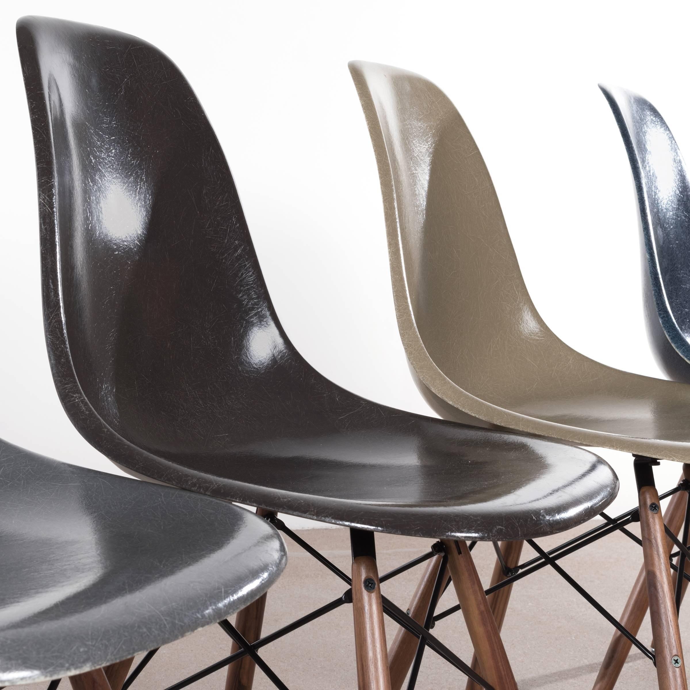Set of Four Eames DSW Herman Miller, USA Dining Chairs In Good Condition In Amsterdam, NL