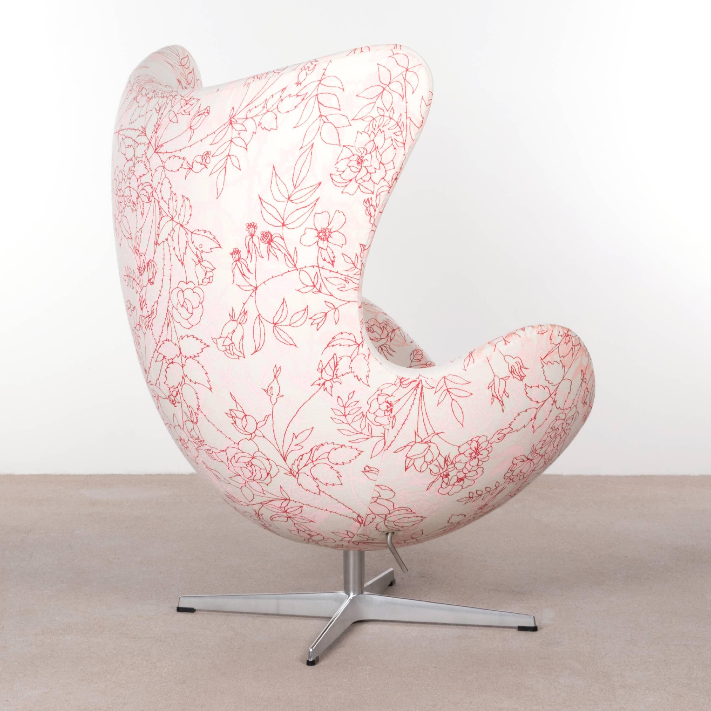 Danish Arne Jacobsen Egg Chair in Elegent Fabric with Rose Motifv for Fritz Hansen