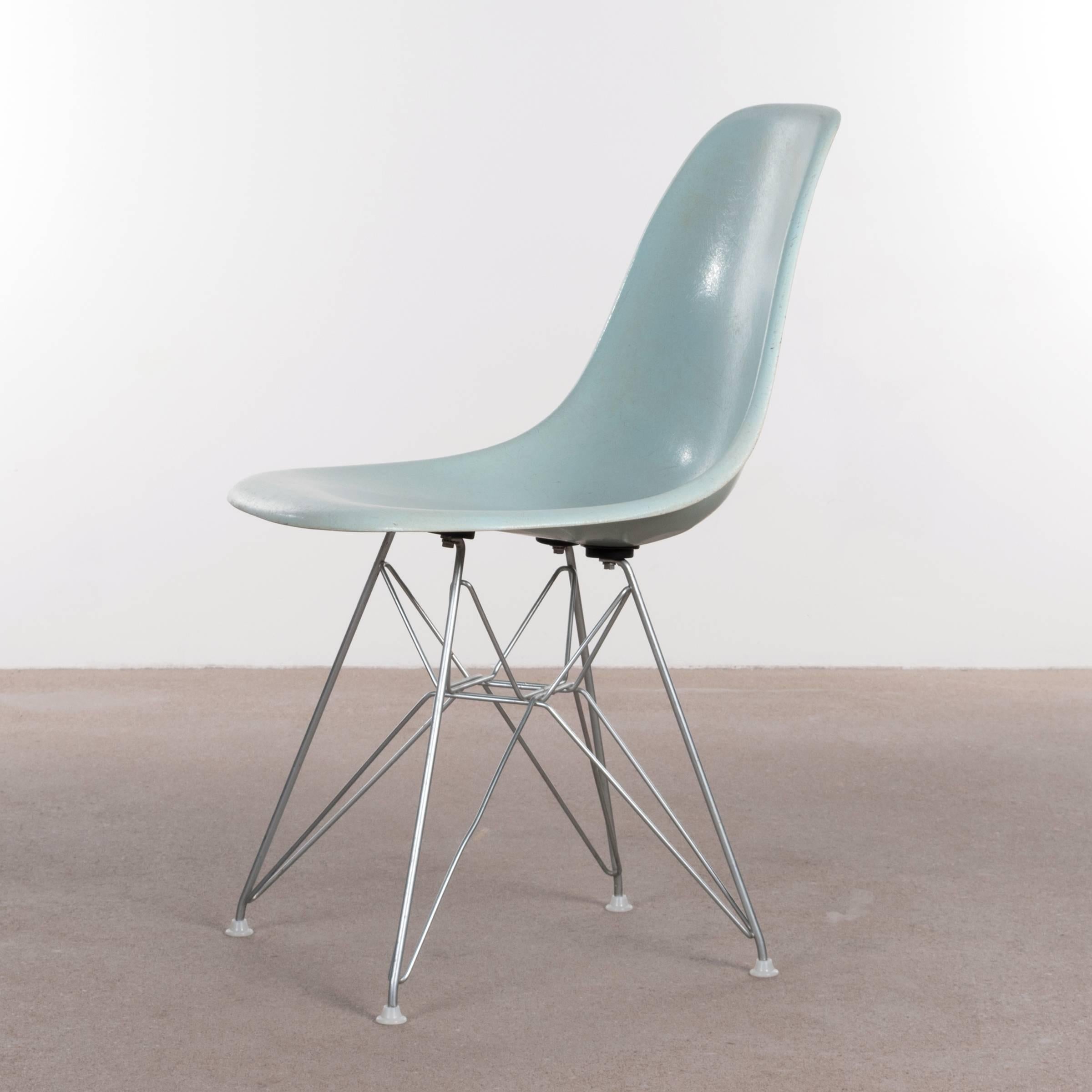 Beautiful iconic DSR chair in rare light blue. The fiberglass shell is in very good vintage condition with only slight traces of use. Original zinc plated steel base also in very good condition. The chair is signed with embossed Herman Miller