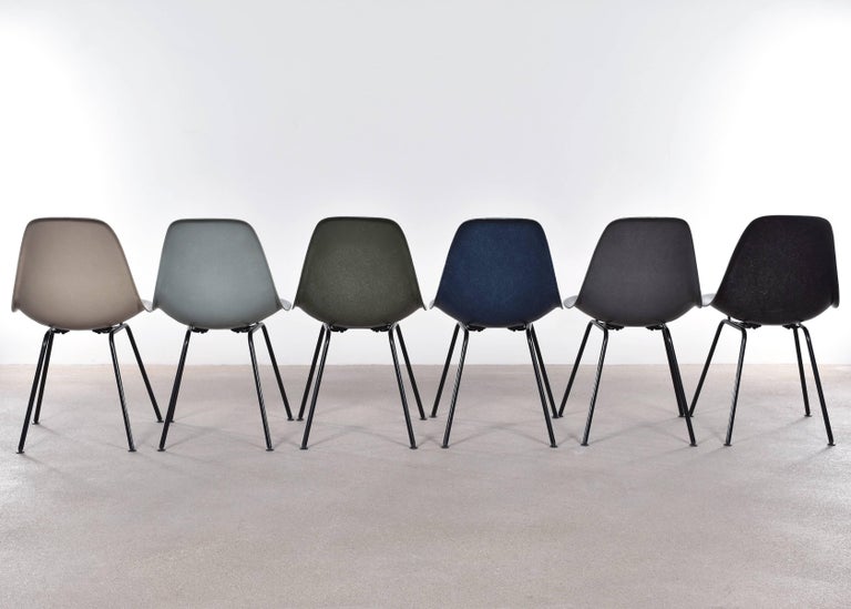 Beautiful iconic DSX chairs in natural colors: Greige, sea foam green, olive green dark, navy blue, elephant hide grey, black. Multiple sets in stock.
Shells are in very good or excellent condition with only slight traces of use. Replaced shock