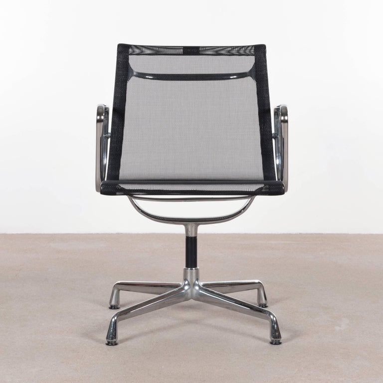 Eames EA108 Black Netweave Dining Chair by Vitra In Good Condition For Sale In Amsterdam, NL