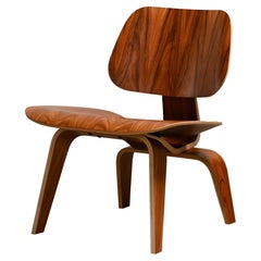 Charles & Ray Eames fauteuil de salon Santos Palisander LCW pour Herman Miller