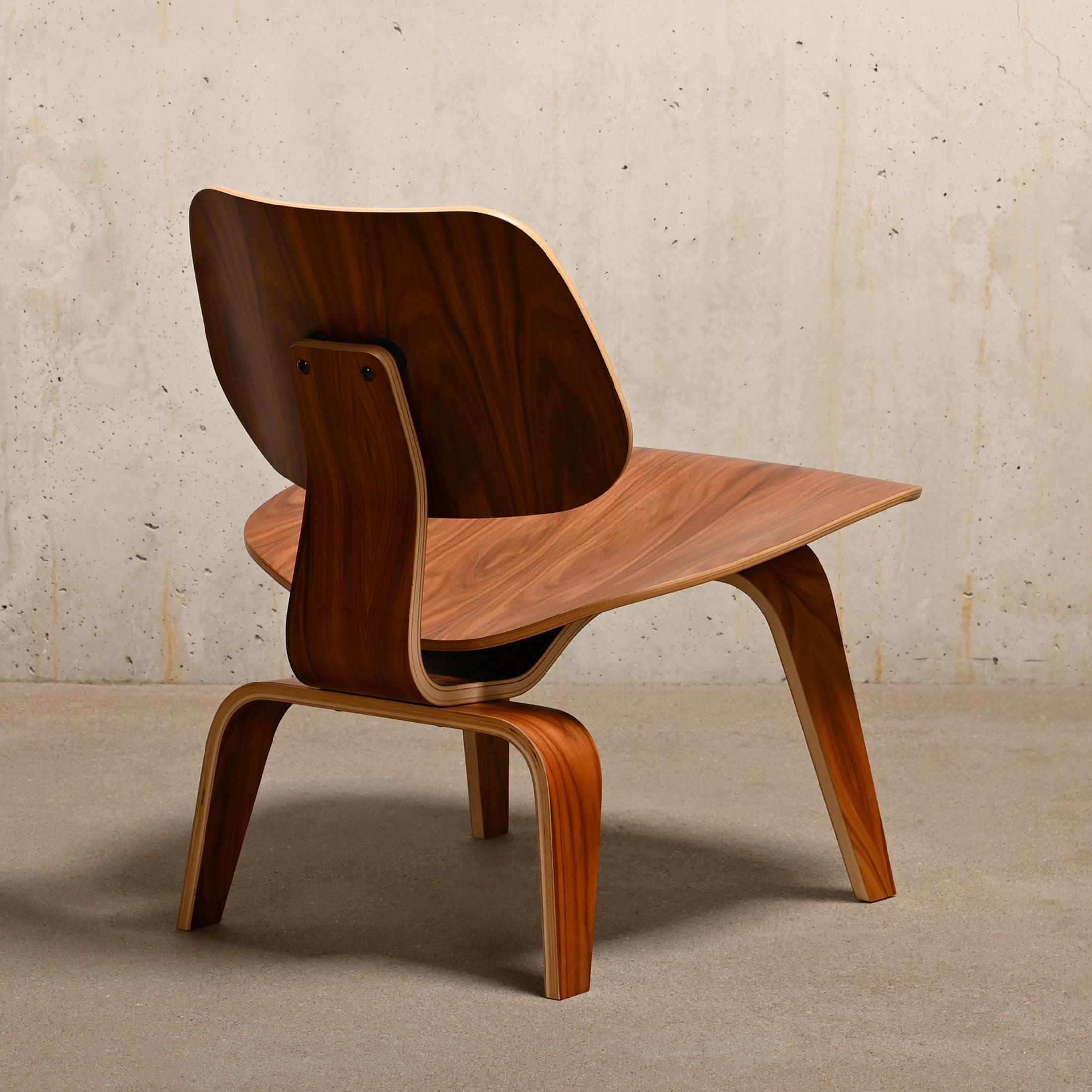 Moulage Charles & Ray Eames fauteuil de salon Santos Palisander LCW pour Herman Miller