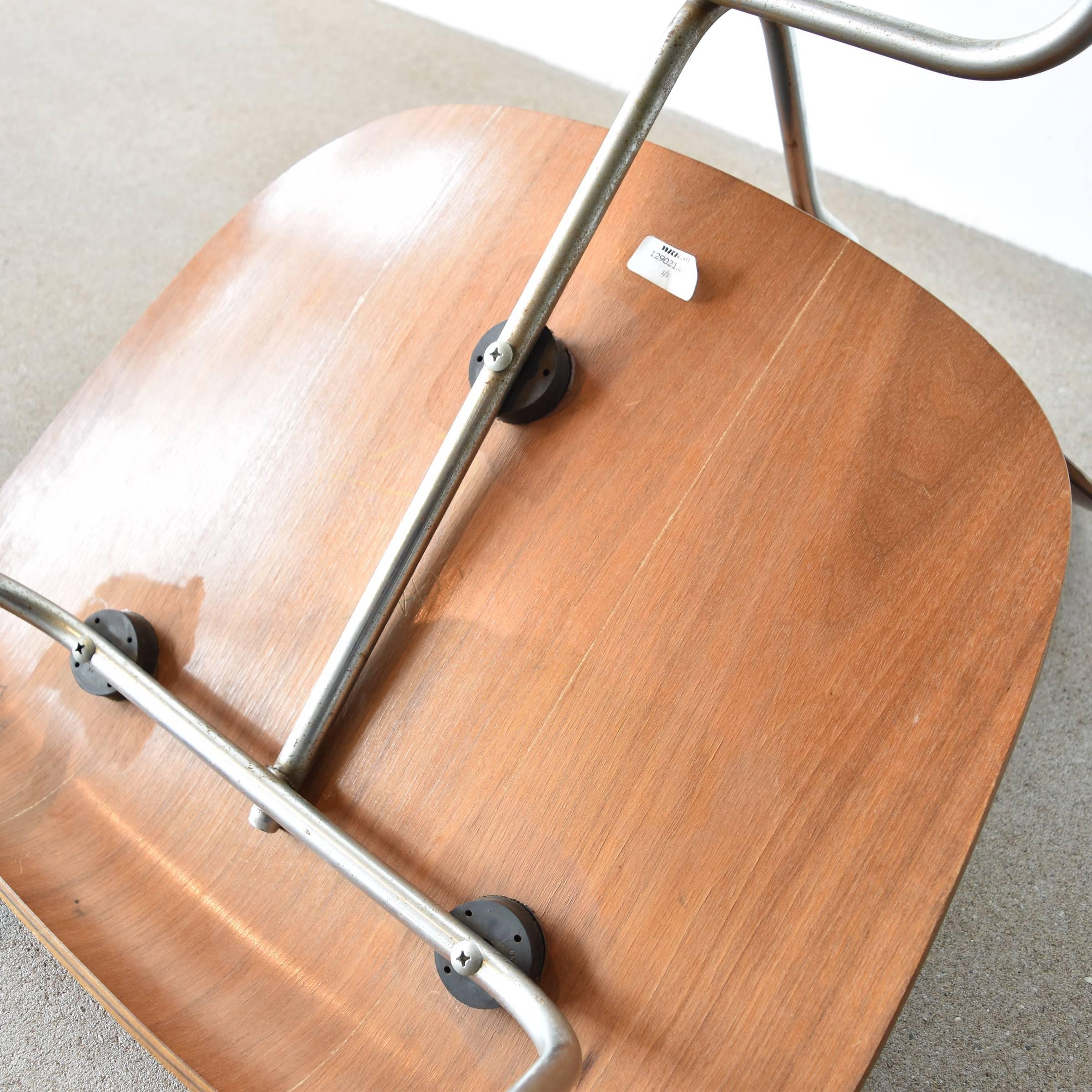 Eames LCM Herman Miller USA Walnut Lounge Chair In Good Condition In Amsterdam, NL