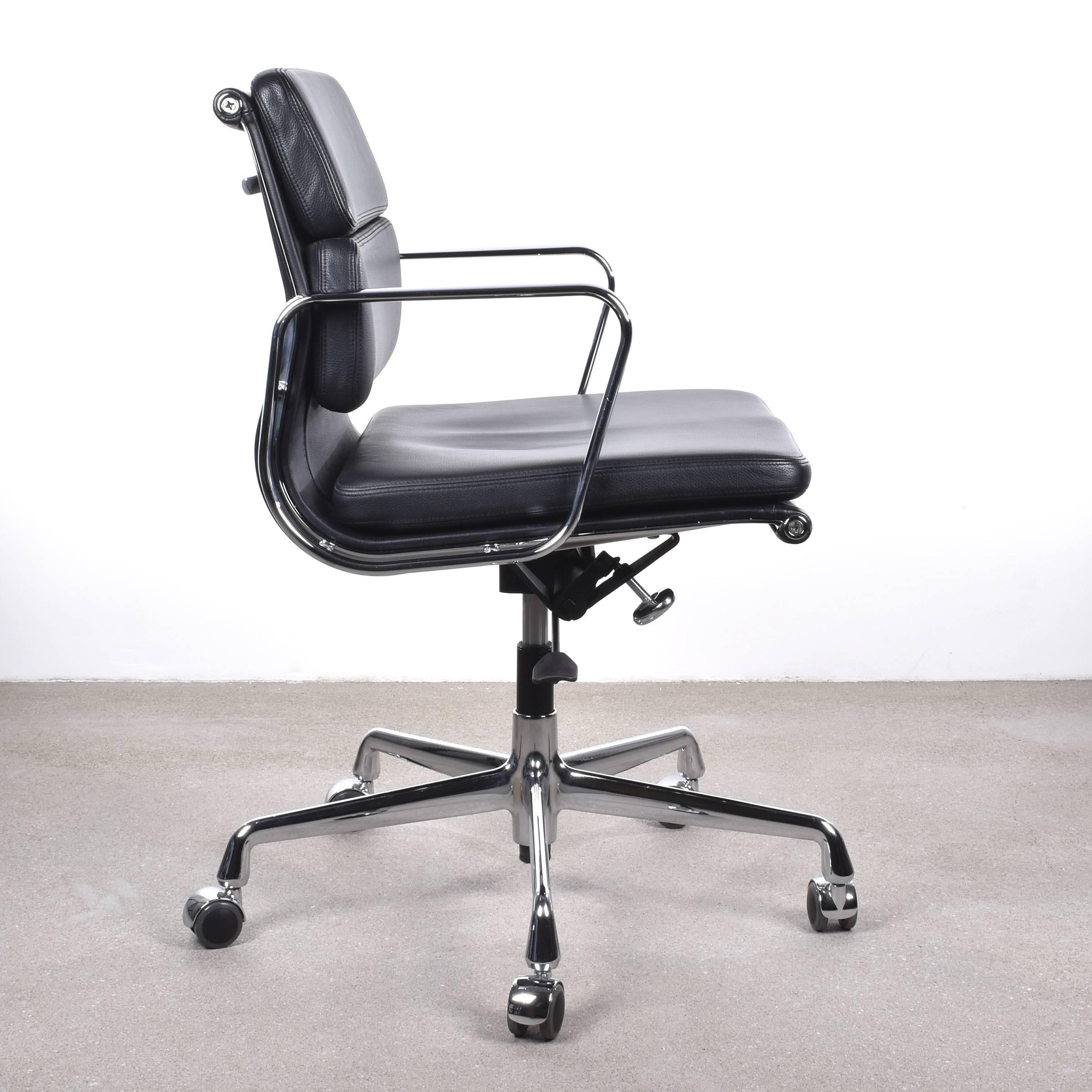 eames ea217 office
