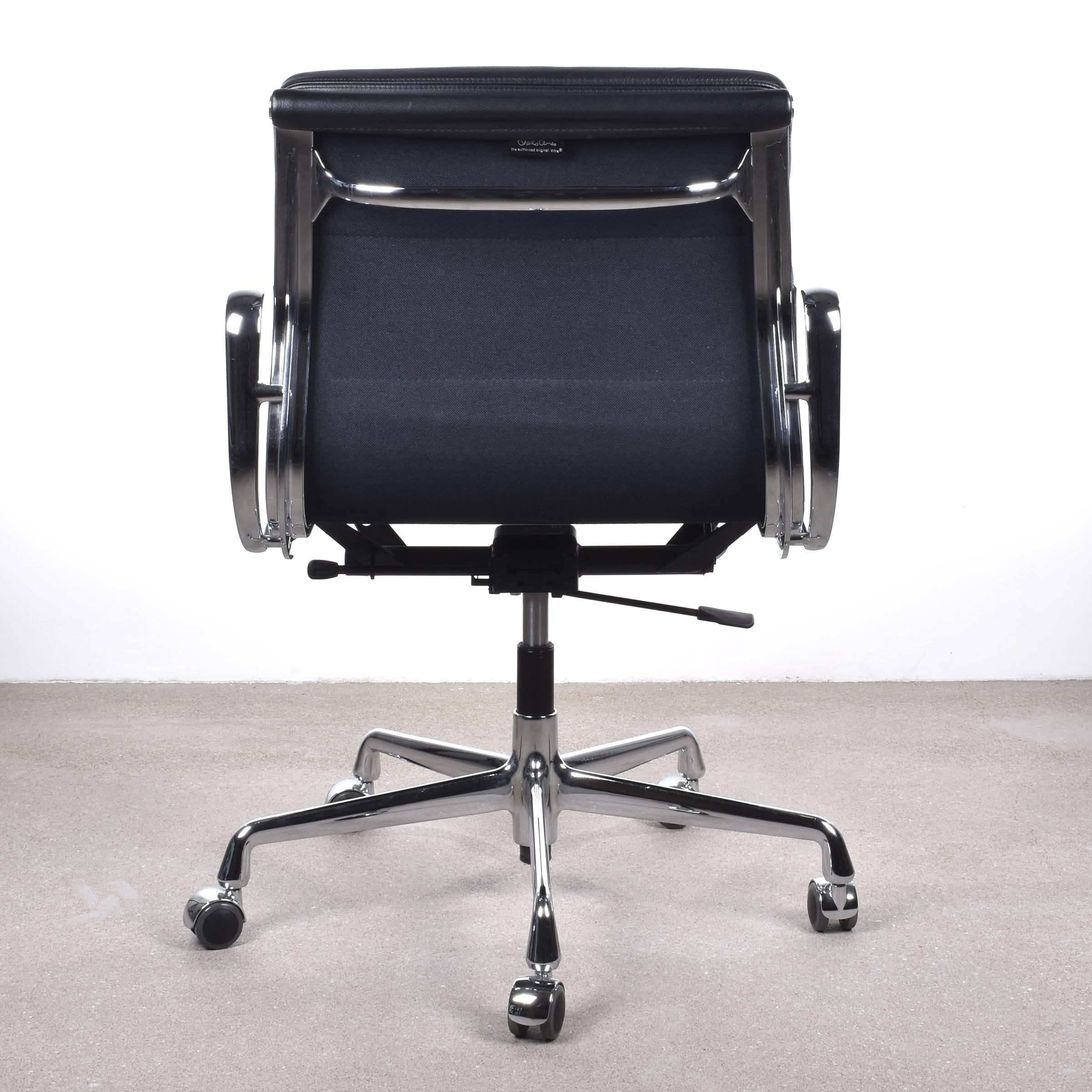 German Eames EA217 Management Soft Pad Vitra Office Chair
