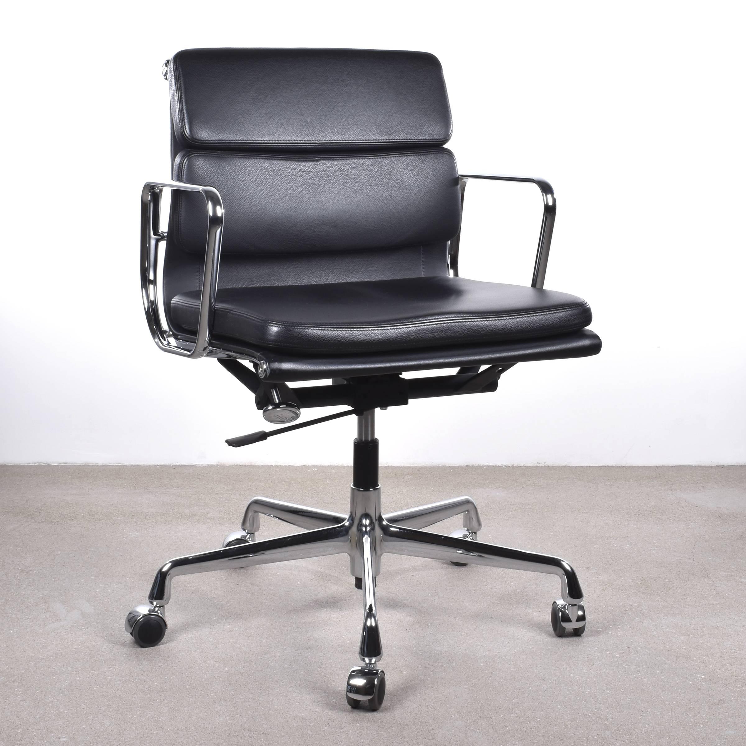 Mid-Century Modern Eames EA217 Management Soft Pad Vitra Office Chair