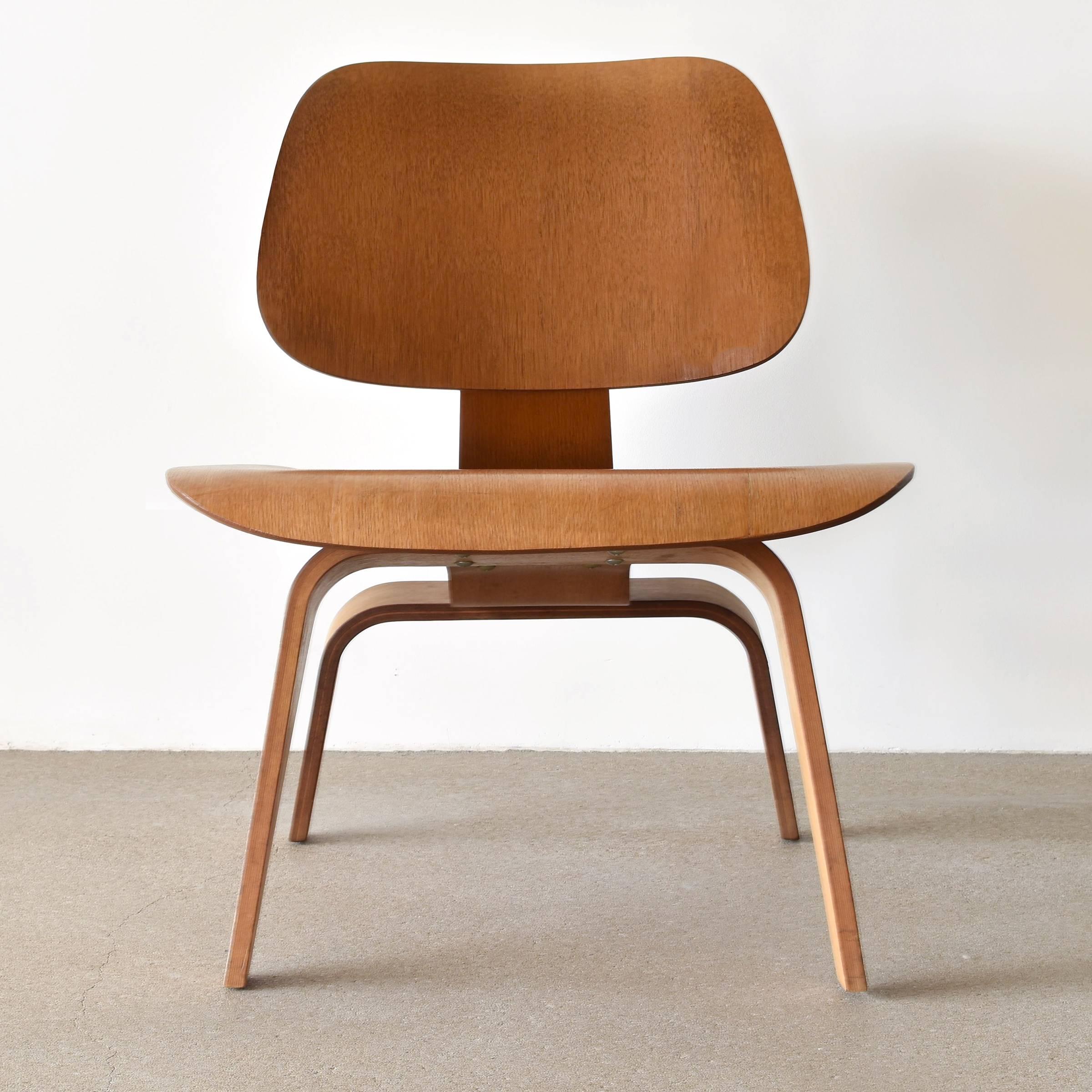 Mid-Century Modern Eames Lcw Herman Miller Usa Oak Lounge Chair