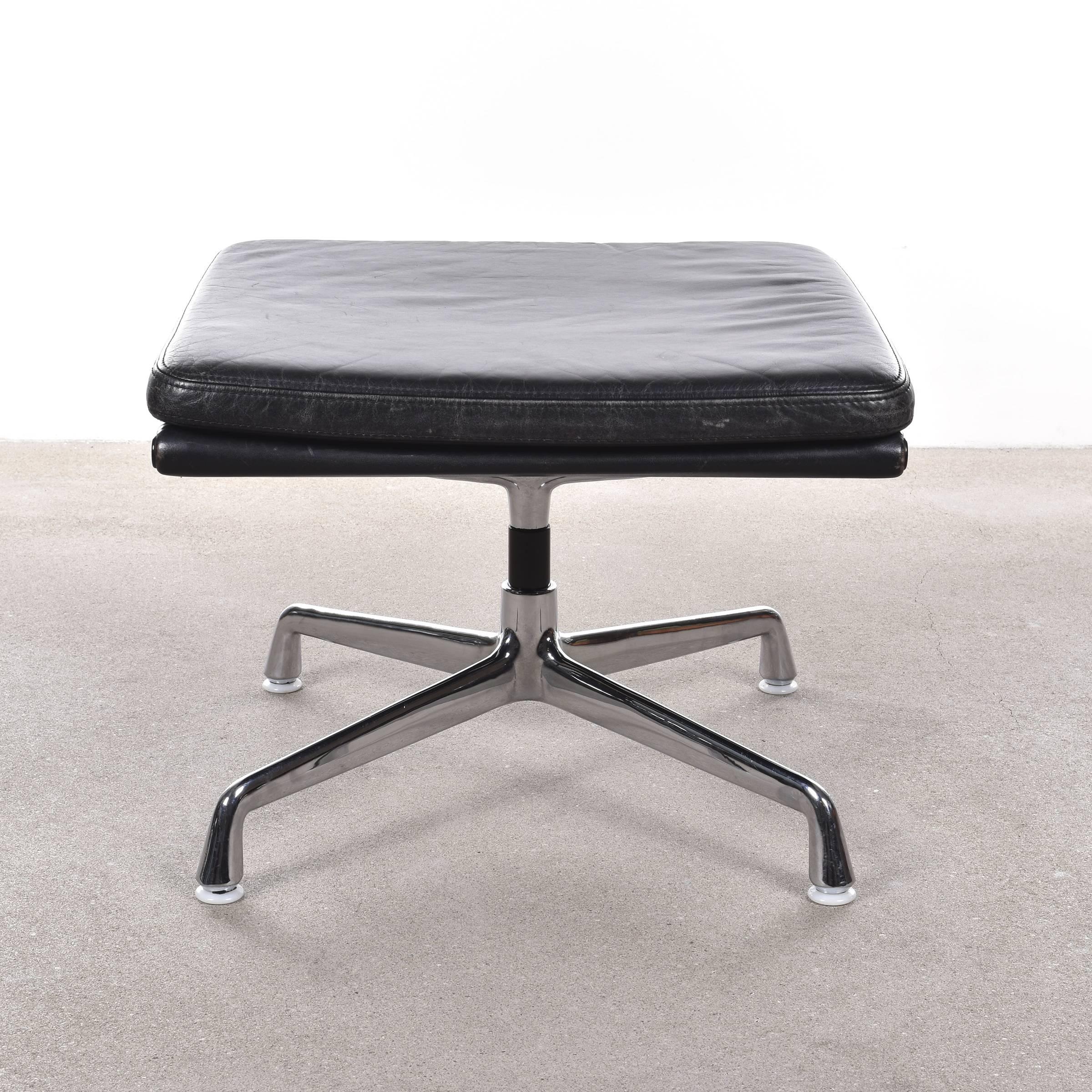 eames 222