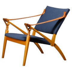 Scandinavian Modern Foldable Safari Lounge Chair in Beech wood and Blue fabric