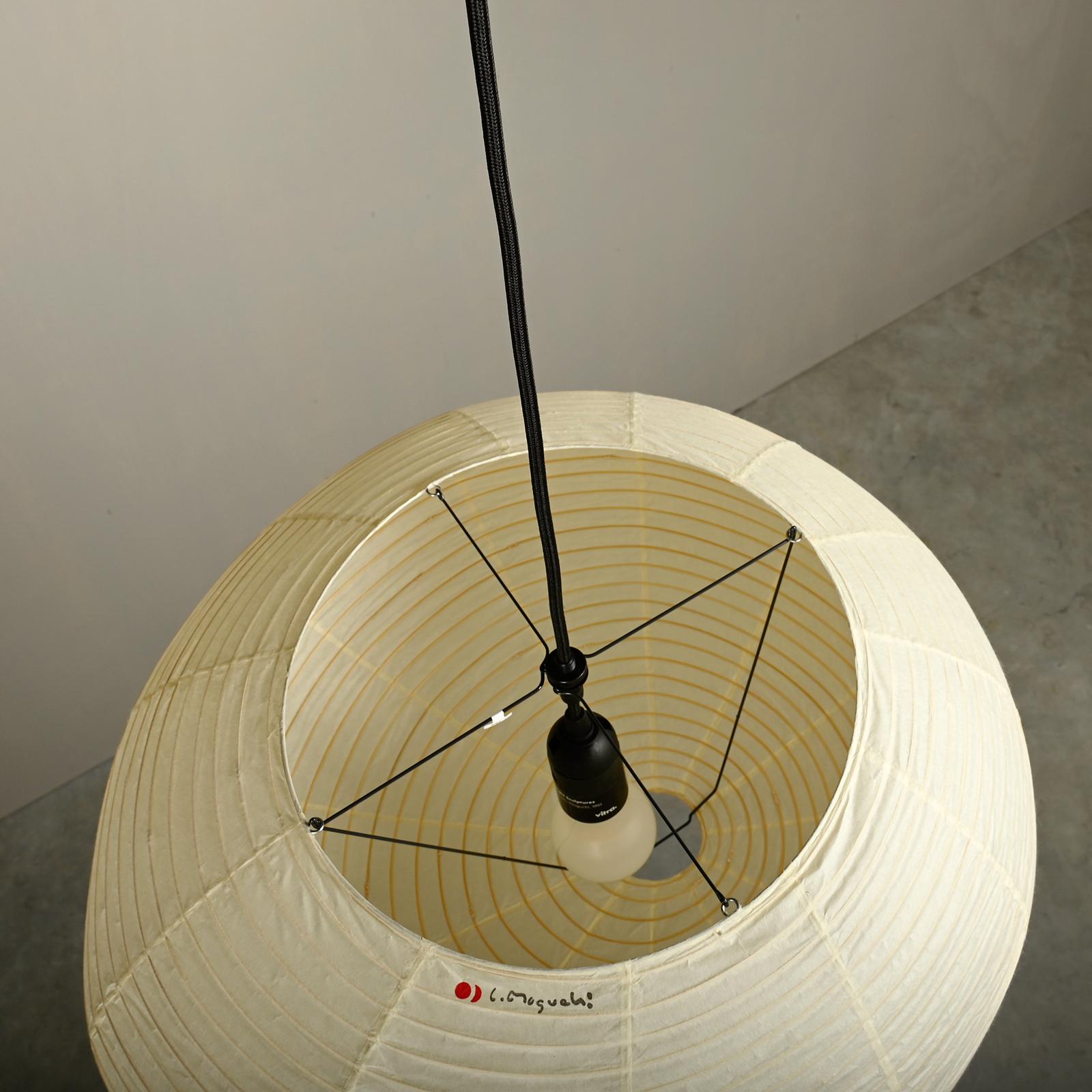 Isamu Noguchi Model 16A Akari Light Sculpture hand crafted by Ozeki, Japan In Good Condition For Sale In Amsterdam, NL