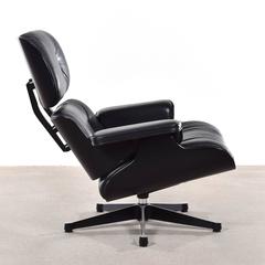 Sedia da salotto nera Eames per Vitra