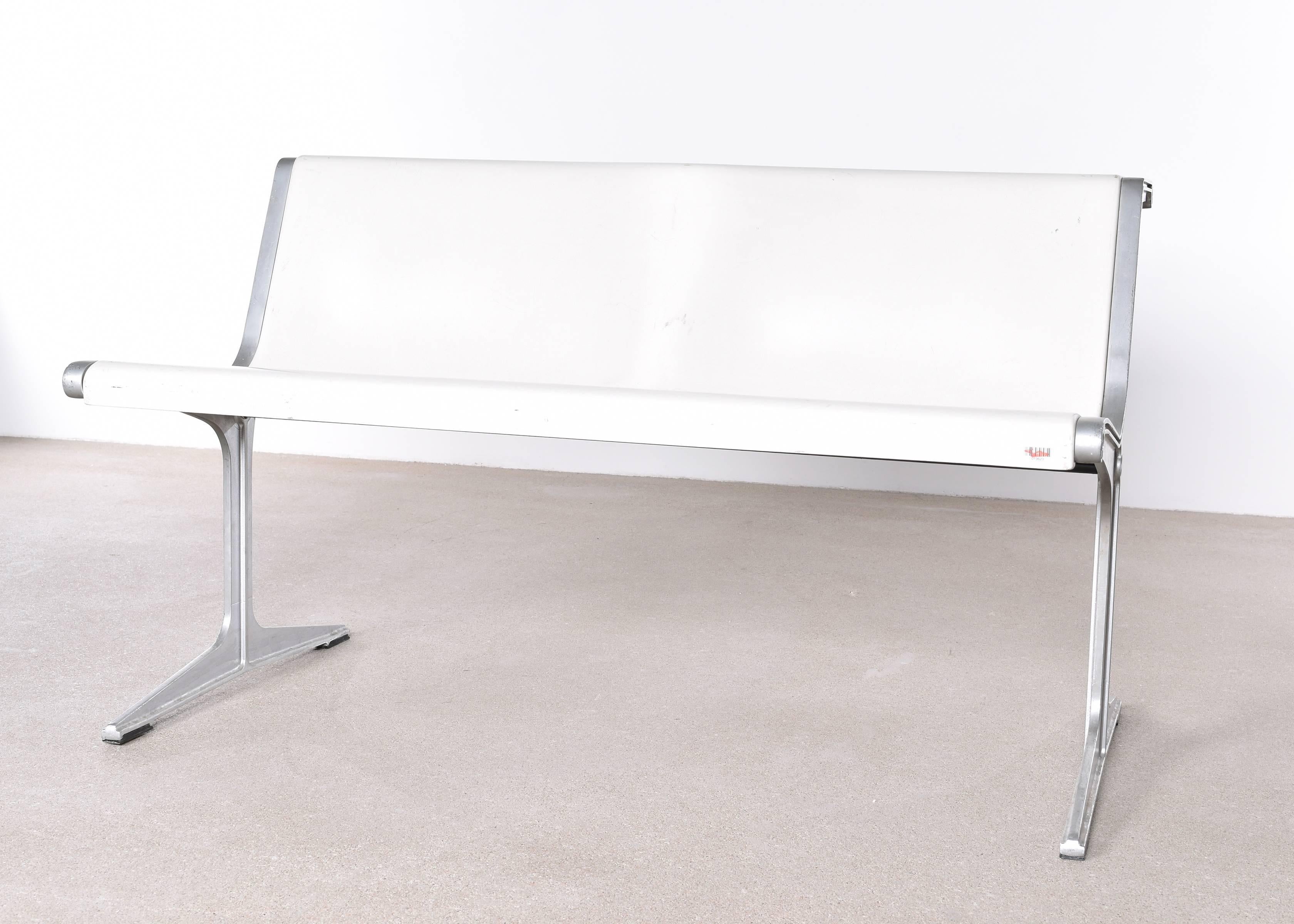 Rare Friso Kramer Bench 1200 series two-seat. Produced by Wilkhahn Germany and well known due usage in public spaces at the Olympic Games Munich 1972.
Aluminum frame is linkable and the seats are made of white fiberglass. The seating position is