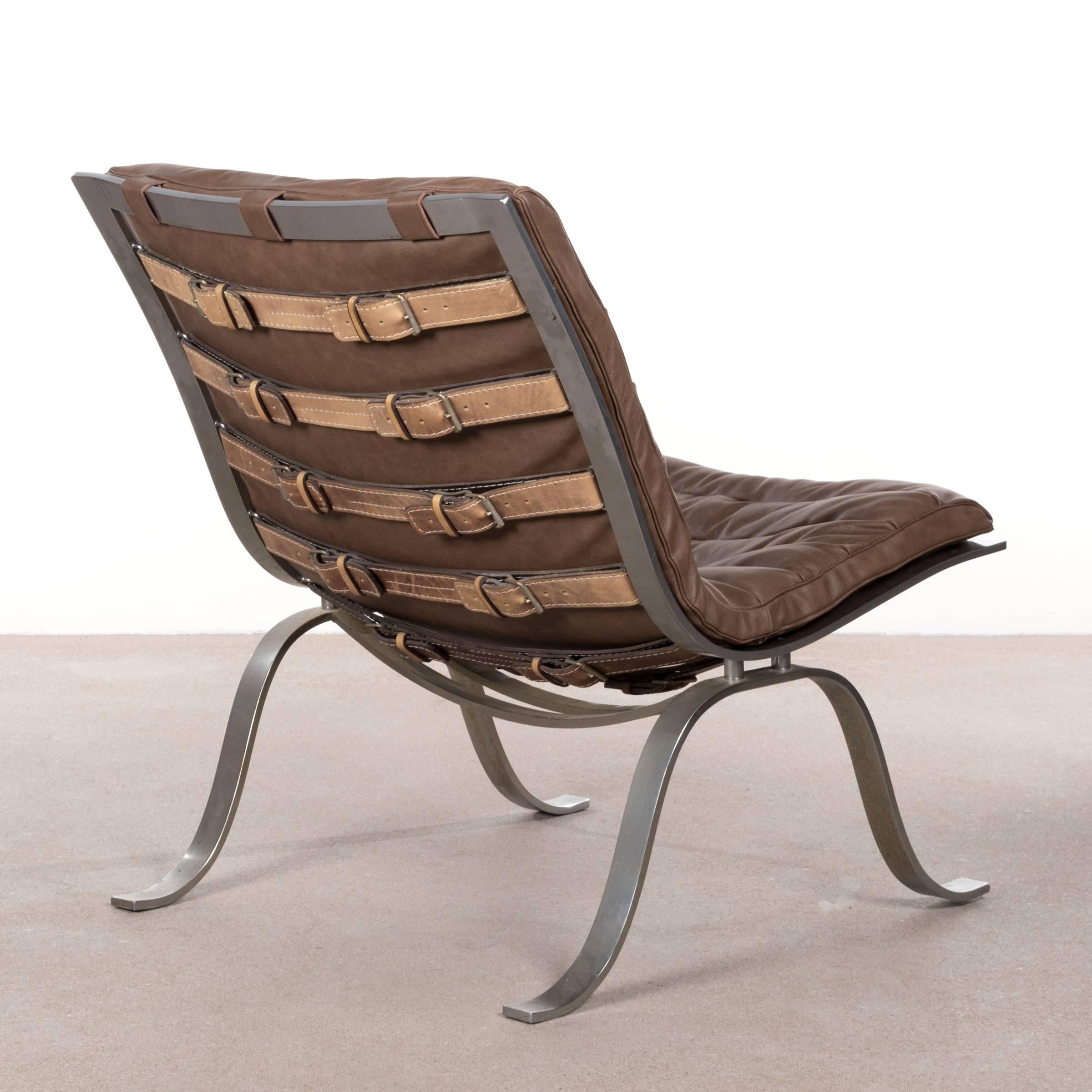 Beautiful lounge chair by Arne Norell. Newly upholstered in brown leather (excellent condition) with polished steel frame. Signed with manufacturer label.
The Ariet lounge chair is a smaller version of the more frequently seen Ari lounge chair and