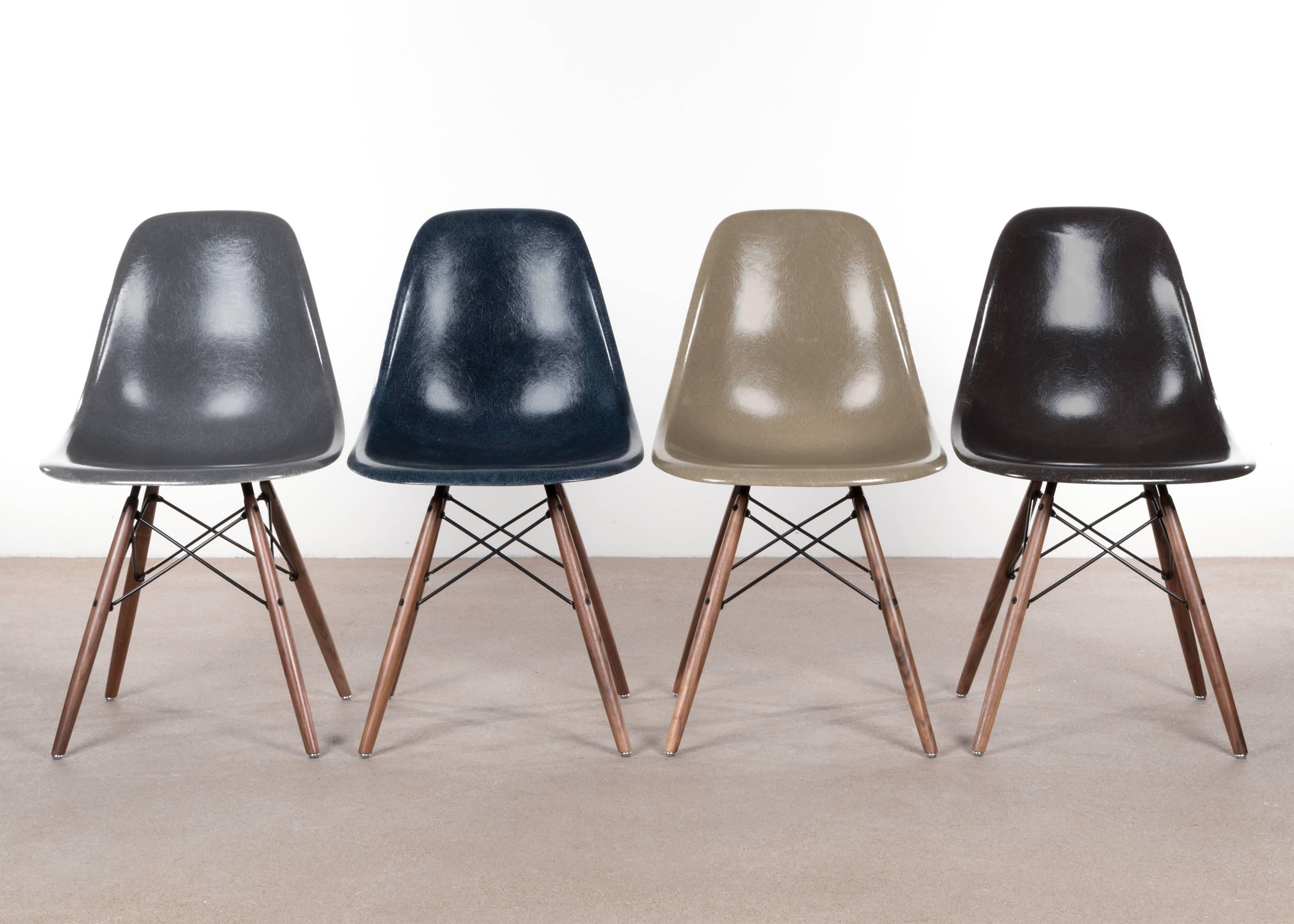 Beautiful iconic DSW chairs in natural colors: elephant hide, navy blue, raw umber and charcoal.
Shells are in very good or excellent condition with only slight traces of use. Replaced shock mounts which guarantee save usability for the next