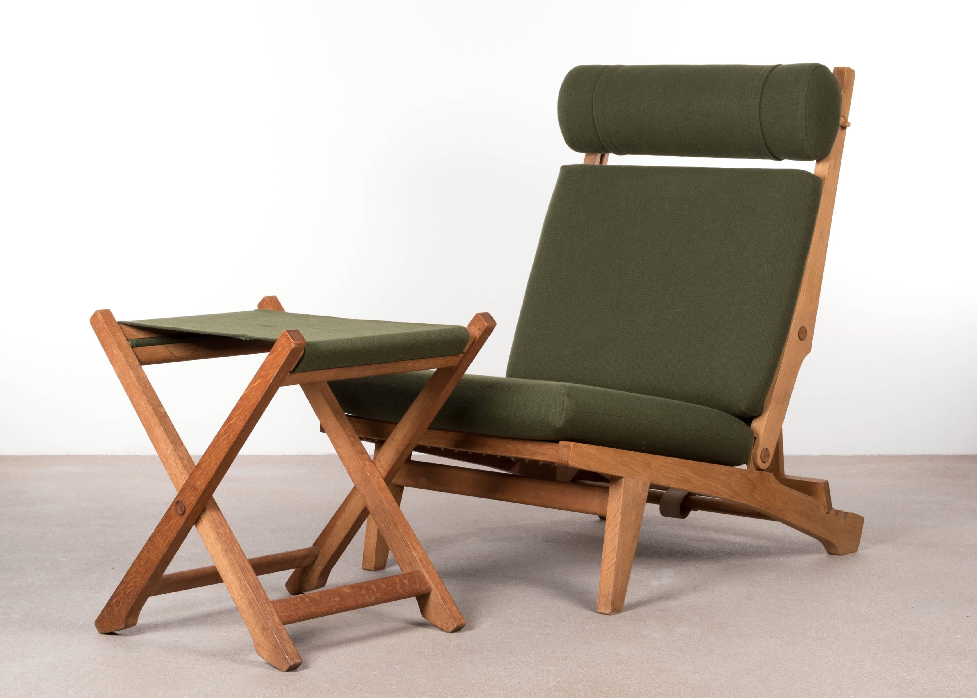 Hans Wegner AP71 Lounge Chair with Dark Green Fabric for AP Stolen, Denmark In Good Condition In Amsterdam, NL