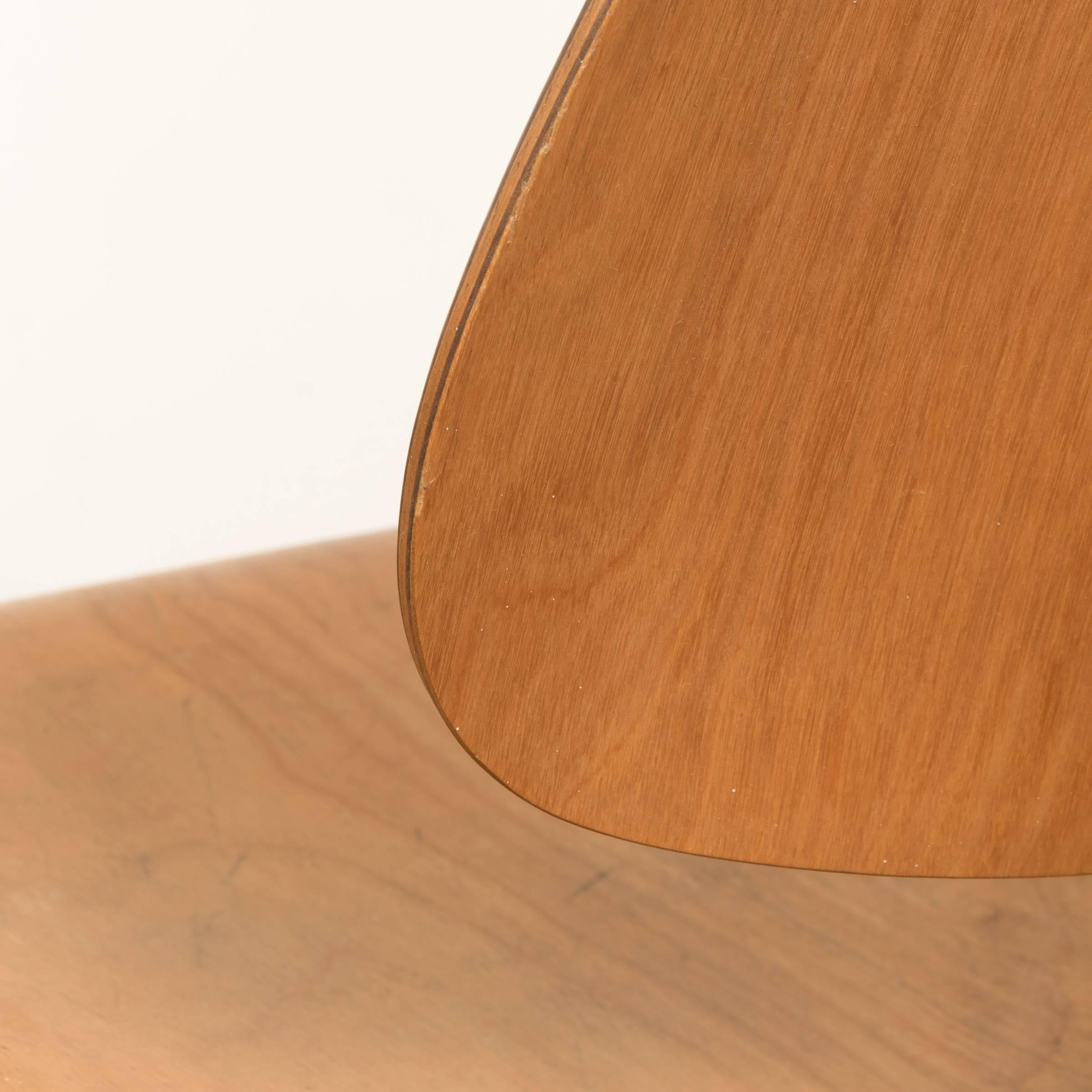 Eames LCW Maple Lounge Chair for Herman Miller In Good Condition In Amsterdam, NL