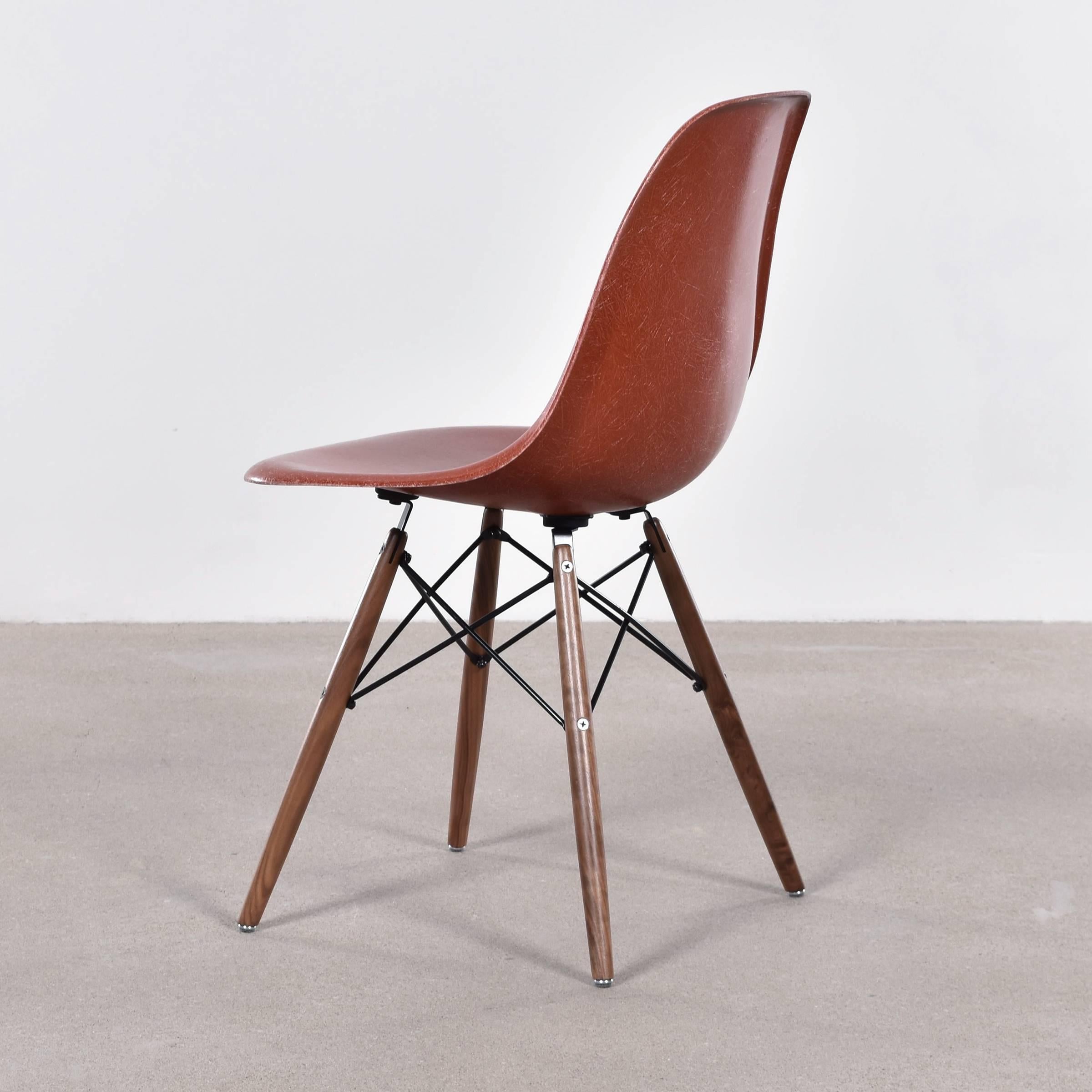 Set of Six Eames Terra Cotta DSW Herman Miller, USA Dining Chairs In Excellent Condition In Amsterdam, NL
