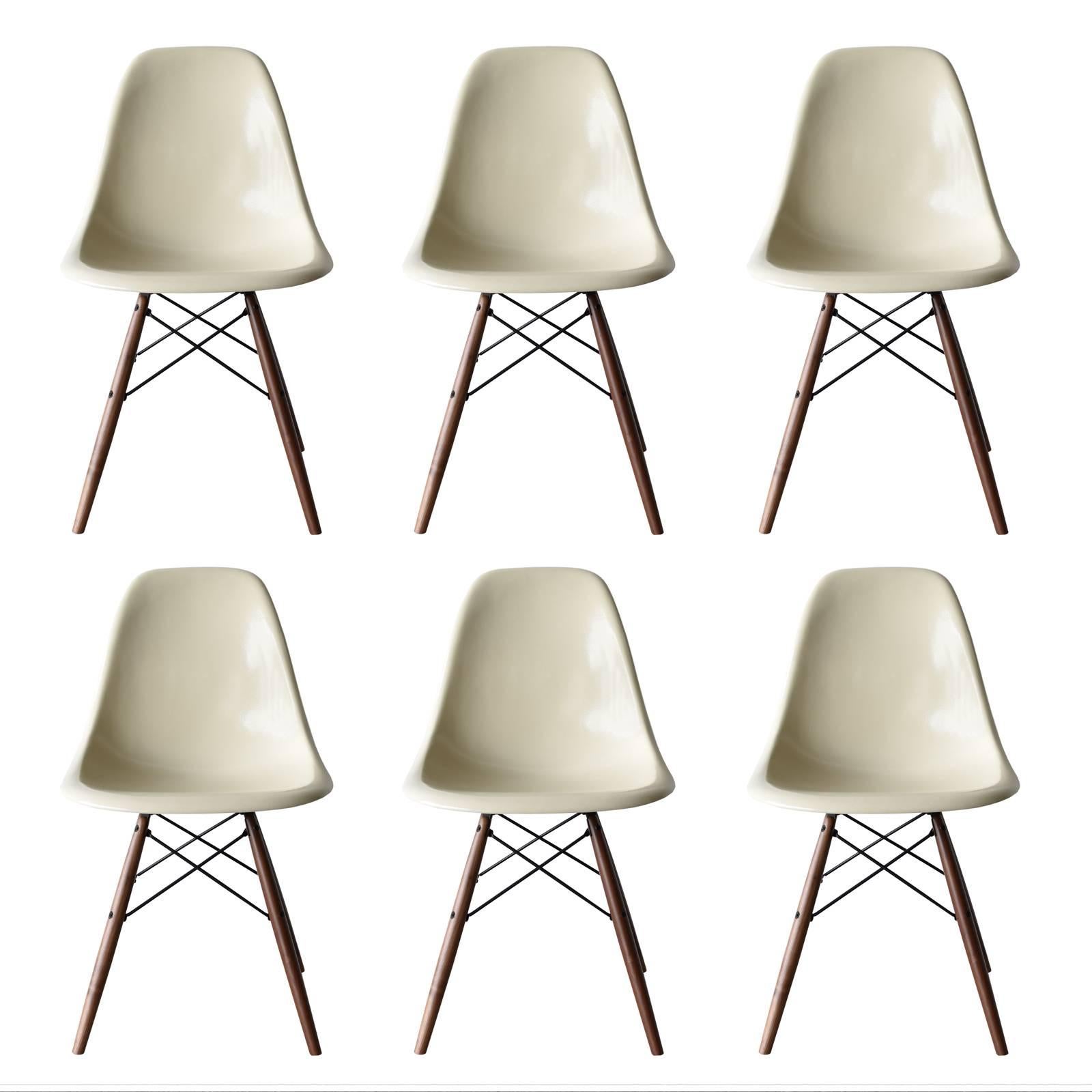 Set of Six Eames off White DSW Herman Miller, USA Dining Chairs