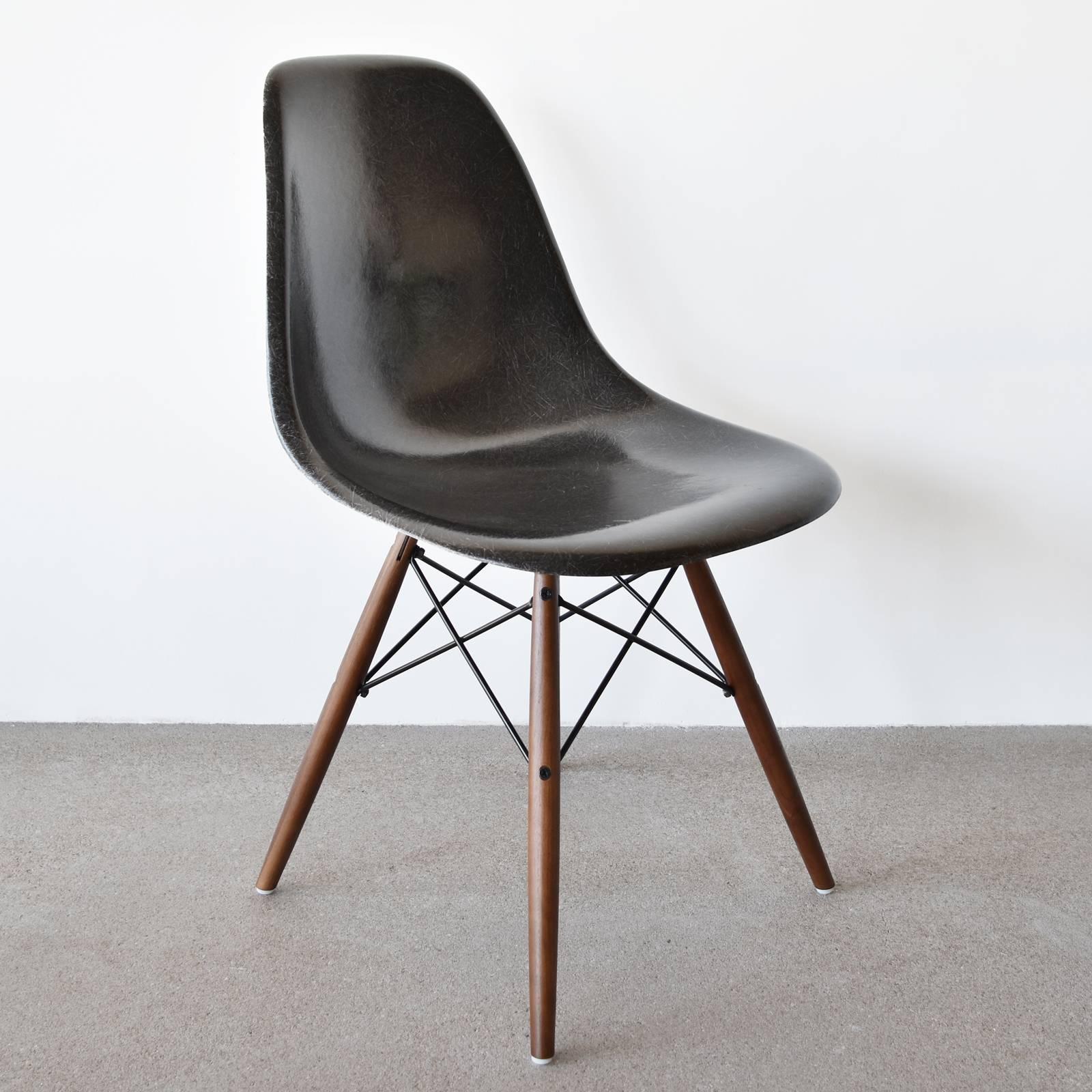 Mid-Century Modern Set of Six Eames Black Dsw Herman Miller, USA Dining Chairs