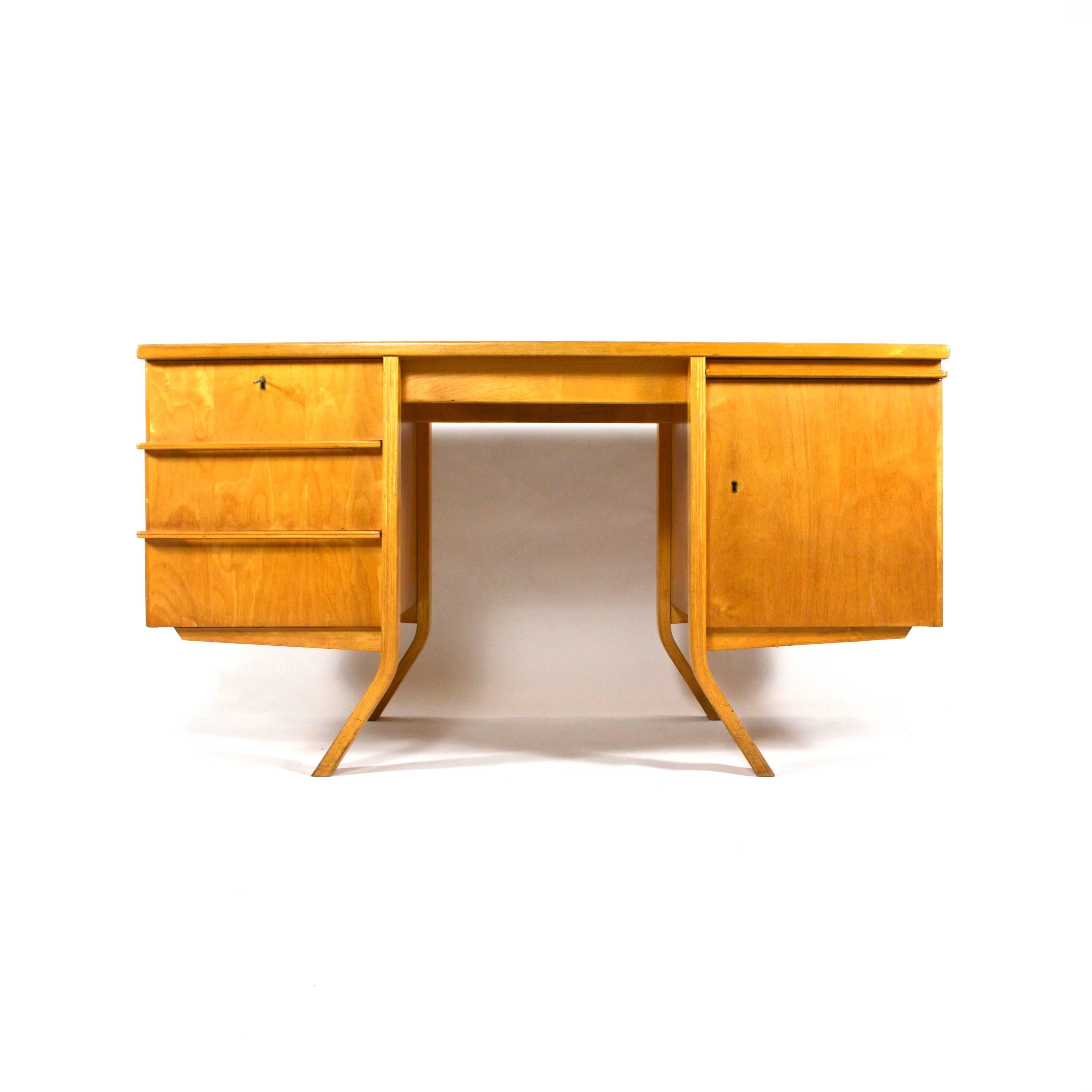 Birch series desk by Cees Braakman for Pastoe, 1950s.
Model EB04.
Made of solid, veneer and plywood birch.

