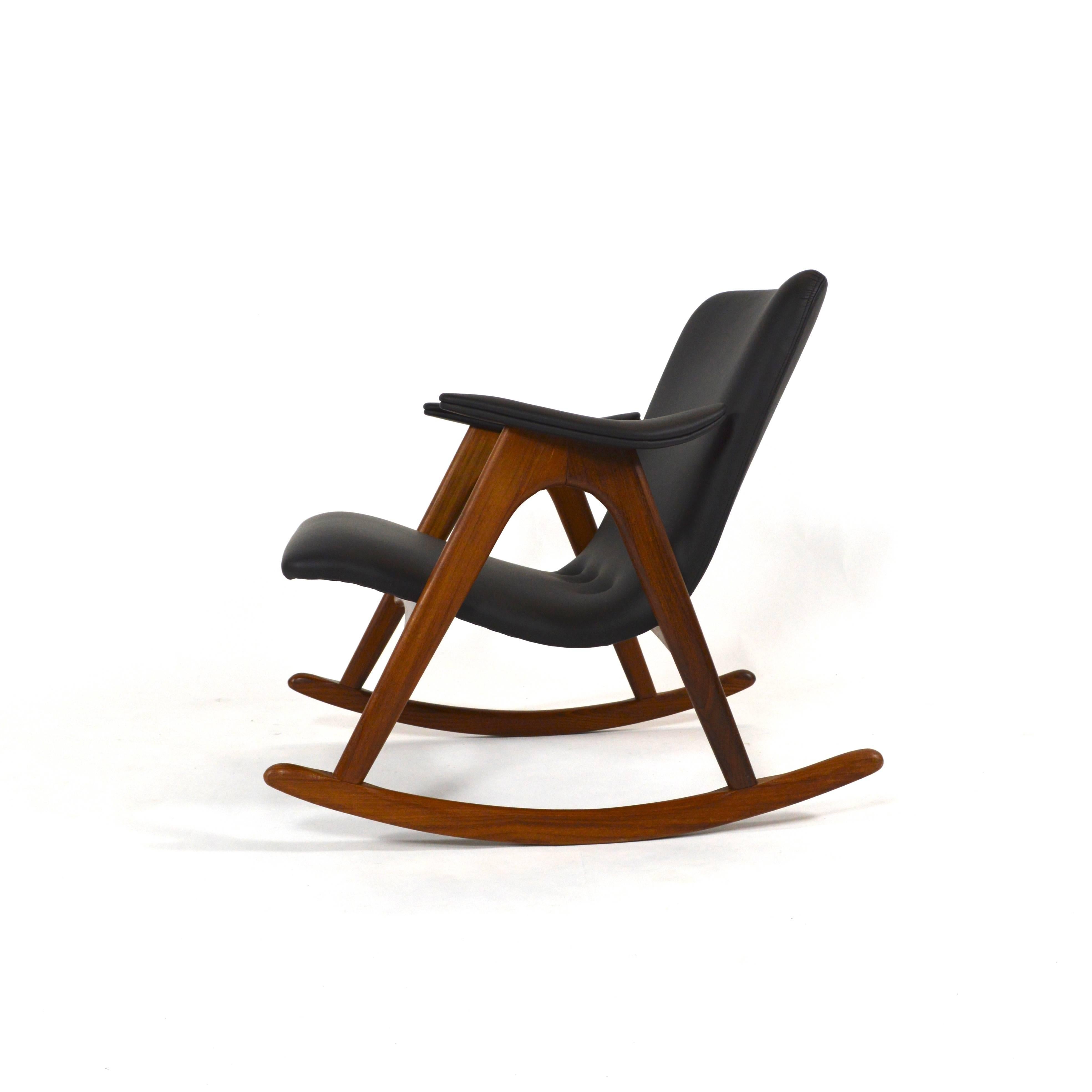 Rare rocking chair by Louis van Teeffelen for Walraven & Bevers, 1960s.
Reupholstered in a high quality black calf skin leather.
Solid teak base.
Excellent condition, like new!