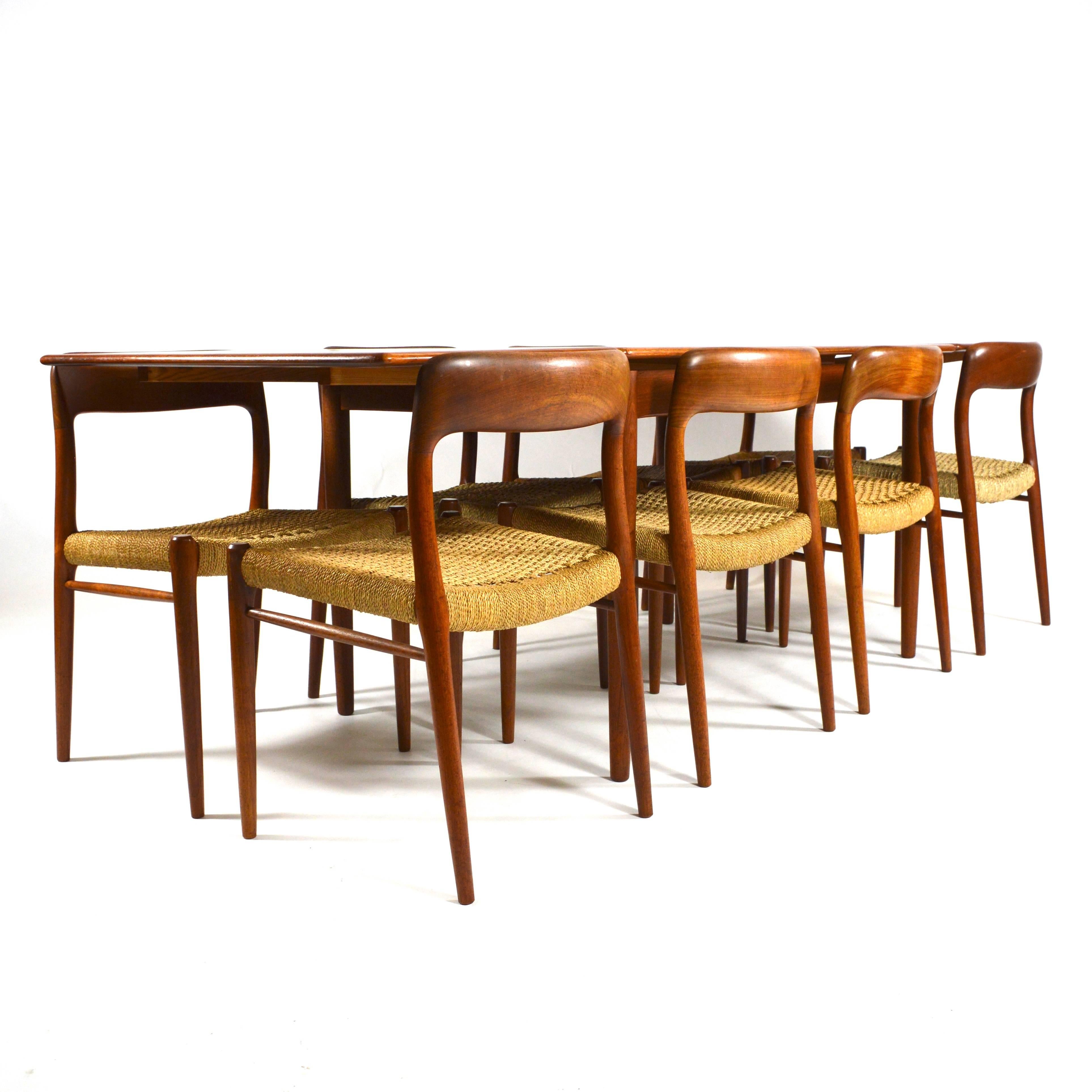 Extendable dining table with eight chairs model 75.
Four of the chairs have been re-upholstered.
The top of the table has been professionally restored.
This set is also available with six chairs.
Manufactured by the J.L. Moller Møbelfabrik in