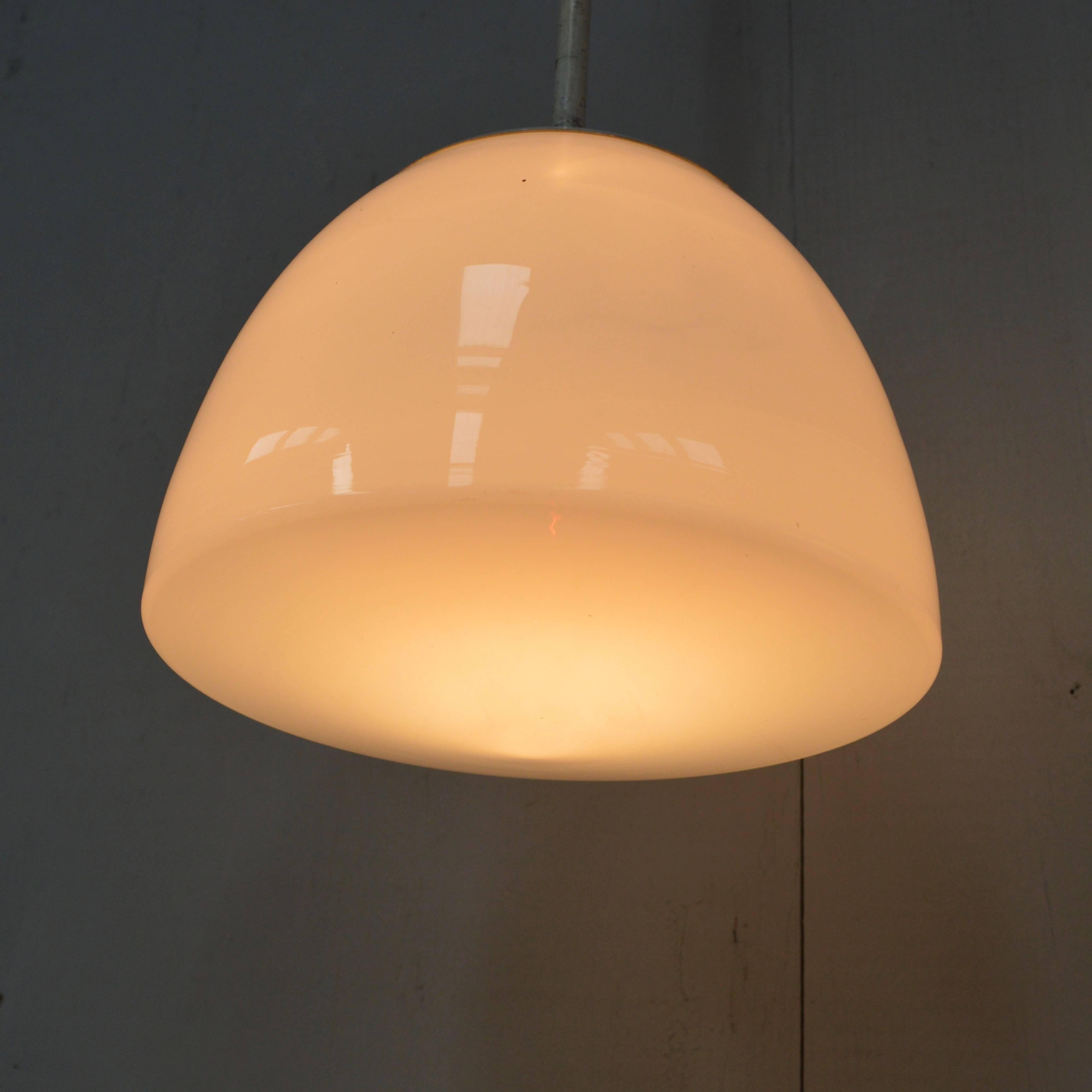 Milieu du XXe siècle Paire de lampes à suspension Gispen anciennes, Pays-Bas, années 1930-1940 en vente
