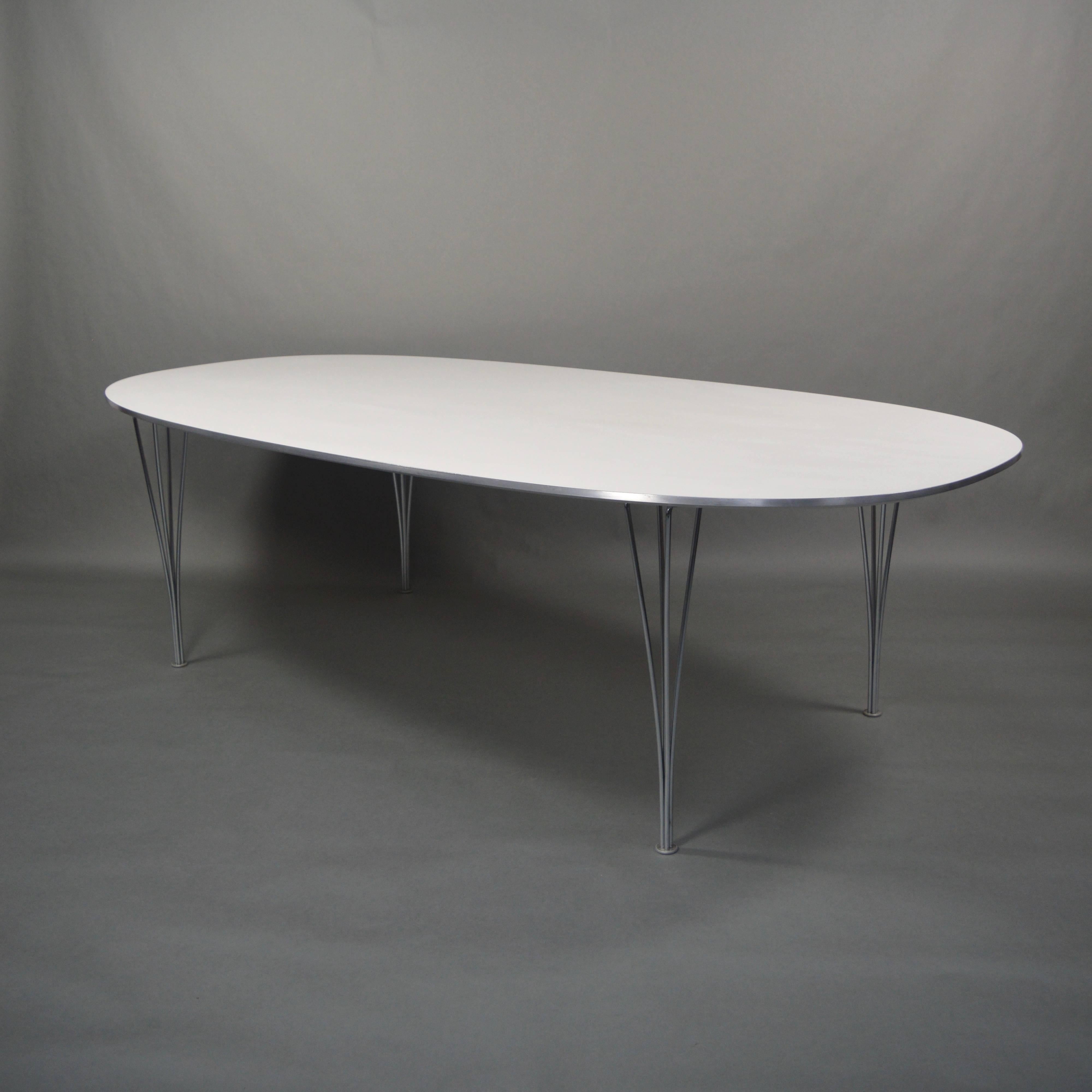 Iconic large edition super ellipse dining table.
The table is labelled.
In very good condition with very minor signs of use.