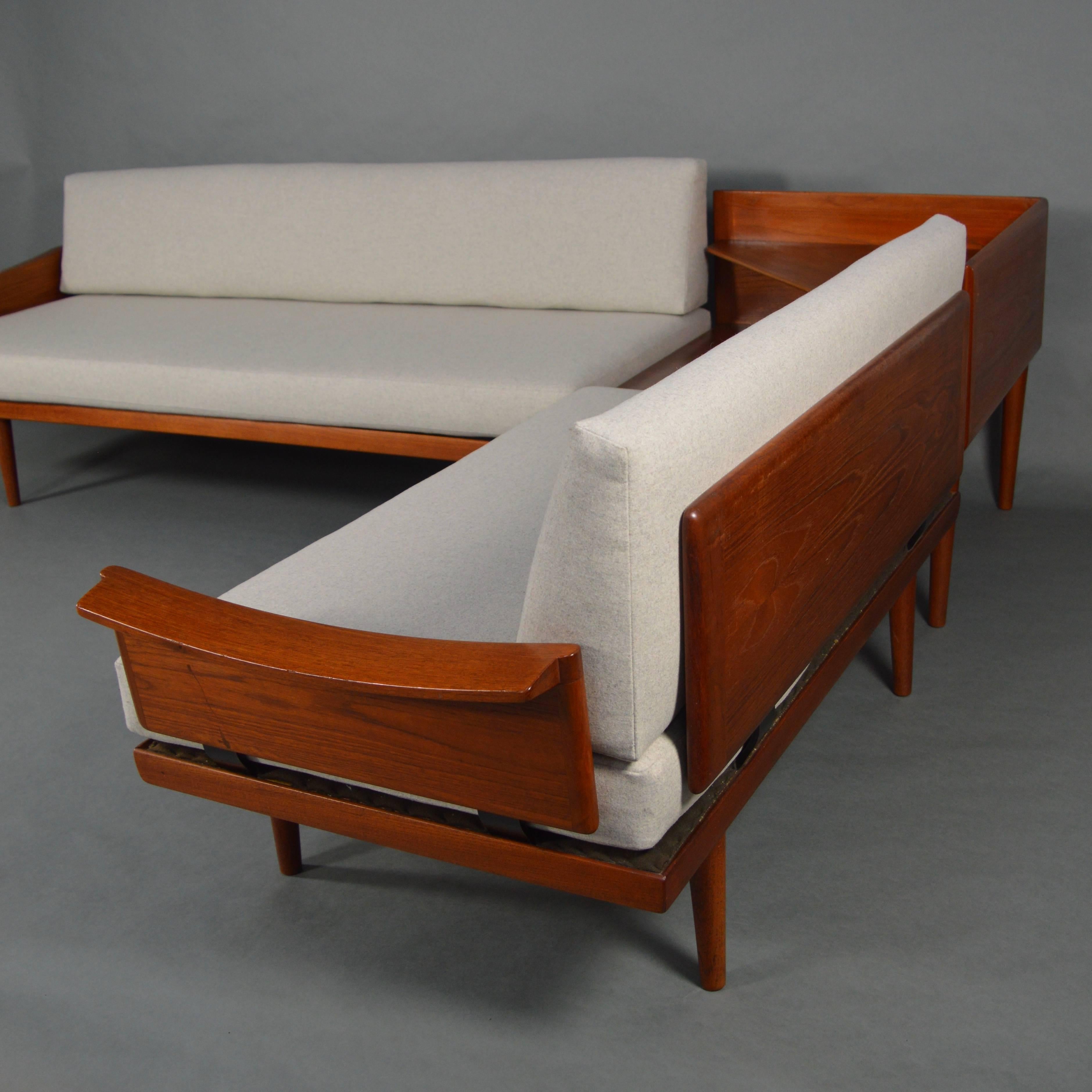 sofa corner table