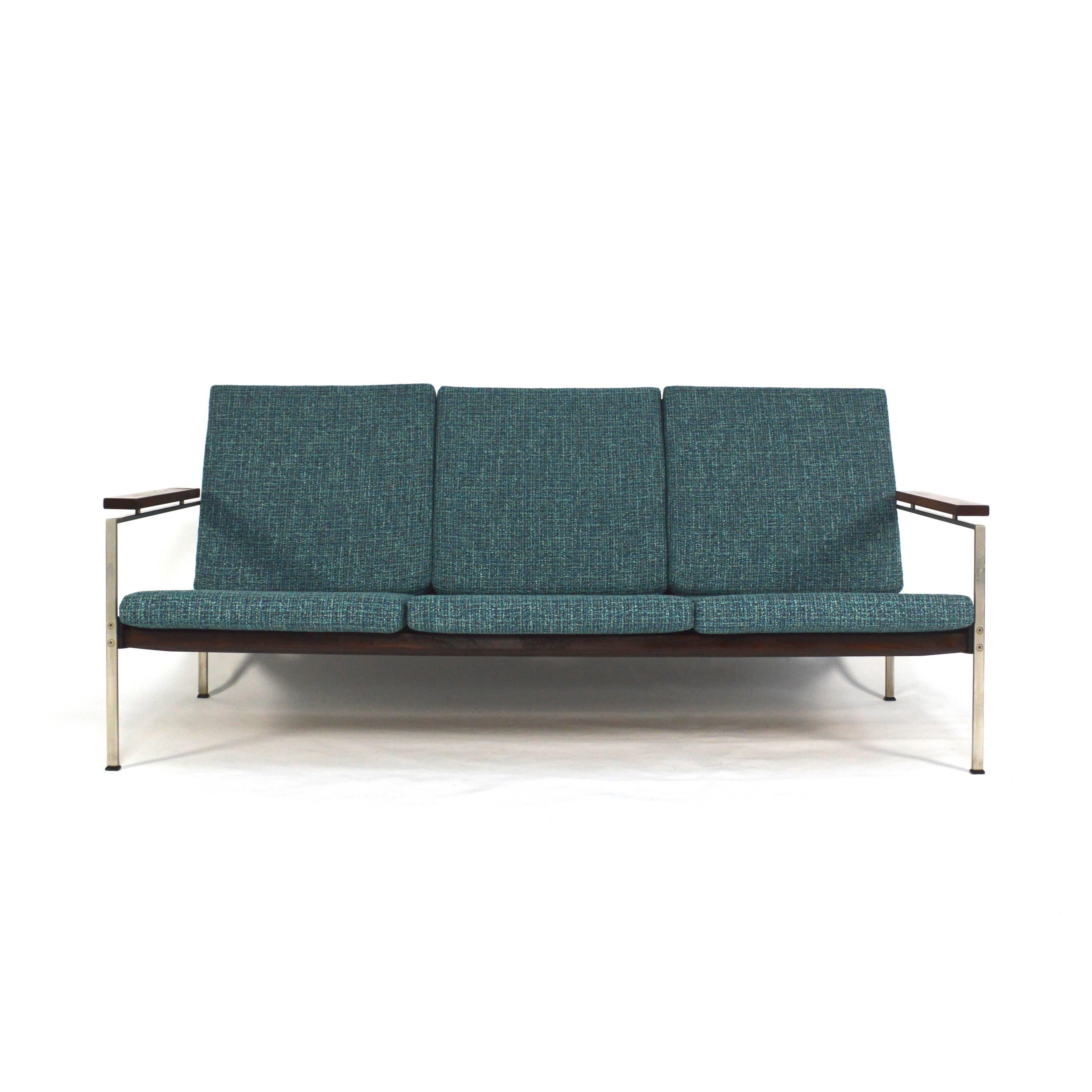 Beautiful Brazilian rosewood and brushed metal sofa by Rob Parry.
Parry was a protégé of the famous Dutch designer Gerrit Rietveld.
The sofa has been reupholstered with new fabric and foam. The armrest has been restored.
We offer competitive