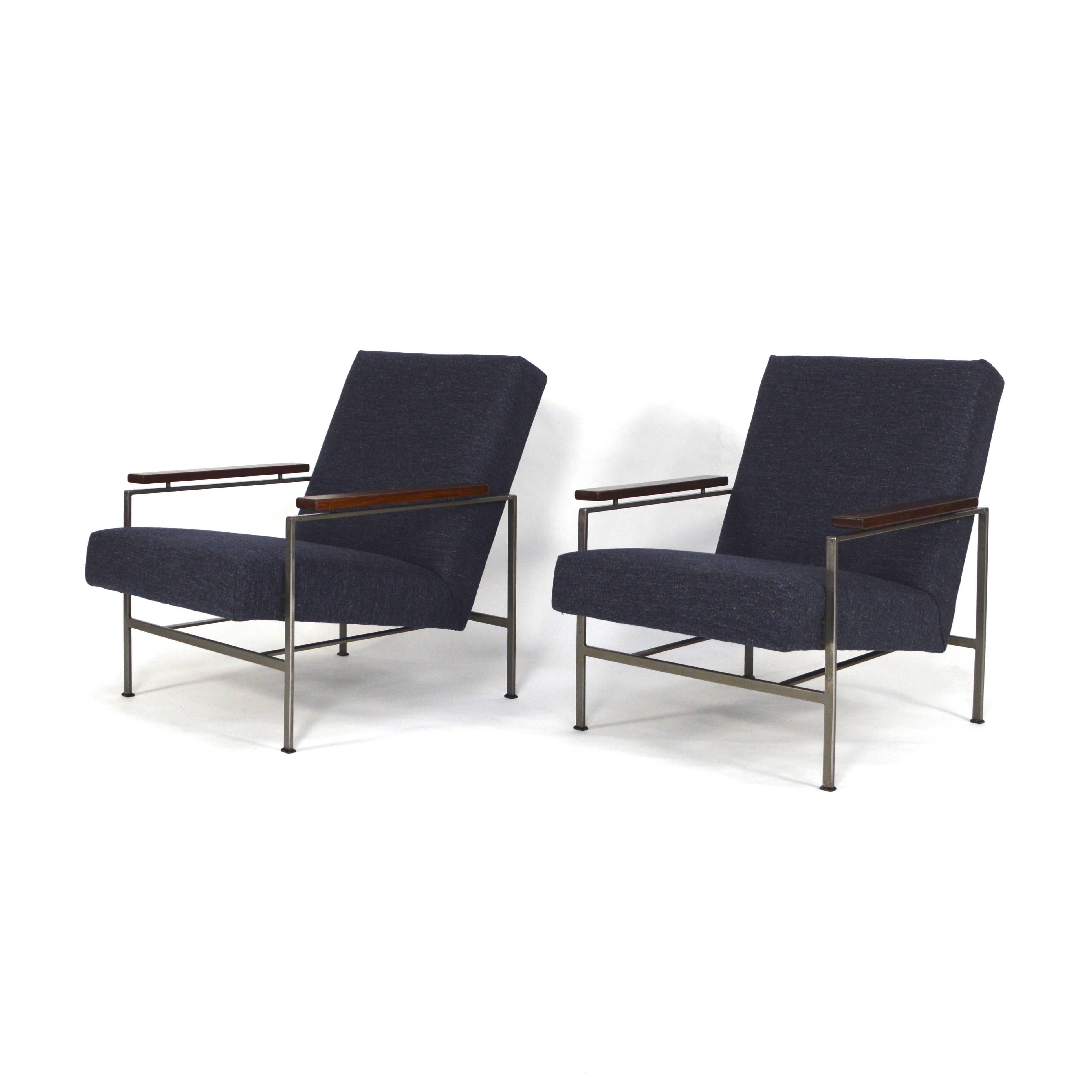 The chairs have been reupholstered with new fabric and foam filling and the solid teak armrests have been restored.
Timeless and modern design from the 1950s.
Rob Parry was a protégée of the famous Dutch designer Gerrit Rietveld.
We offer