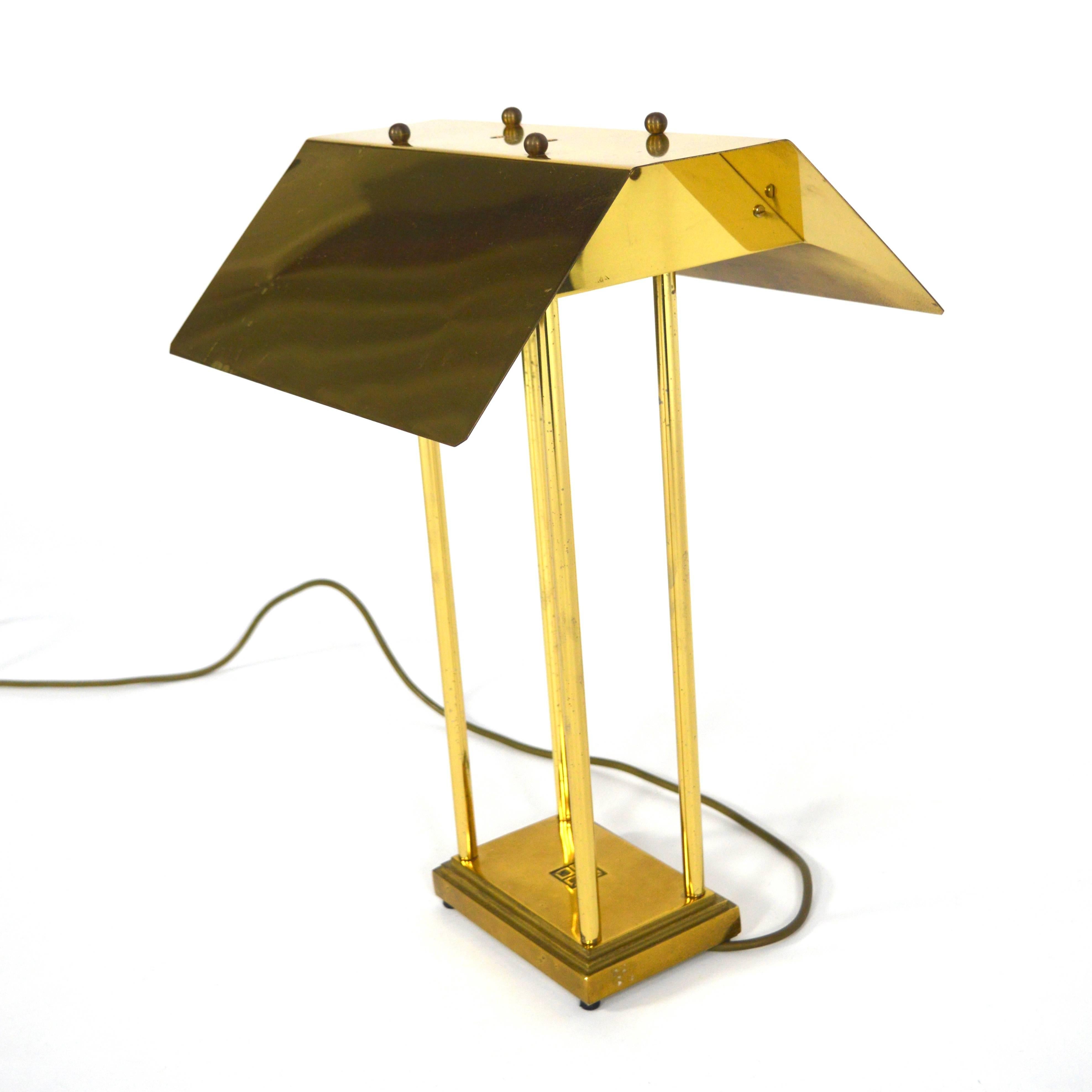 Mid-Century Modern Rare lampe de bureau en laiton «MW » Peter Ghyczy en édition limitée en vente