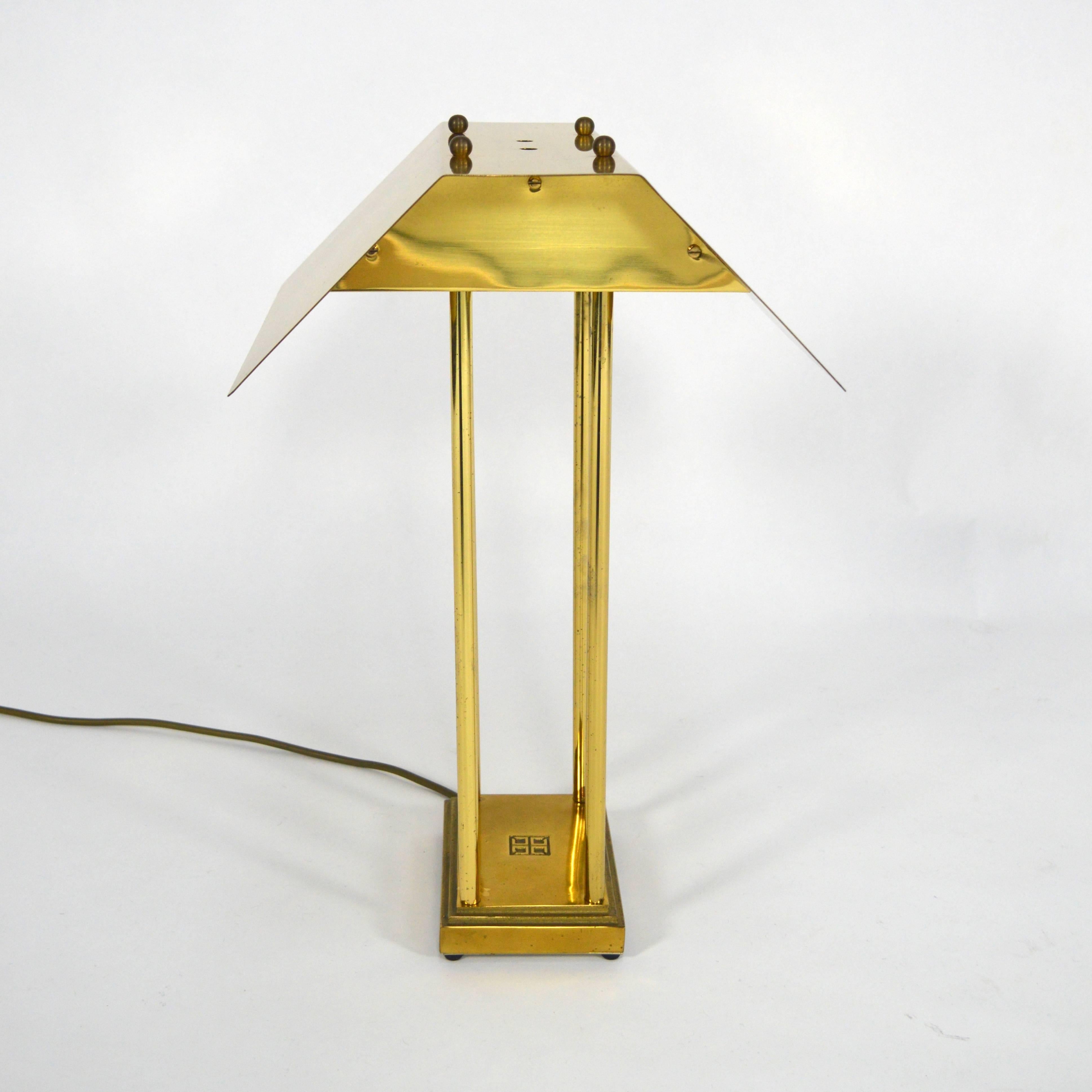 Laiton Rare lampe de bureau en laiton «MW » Peter Ghyczy en édition limitée en vente